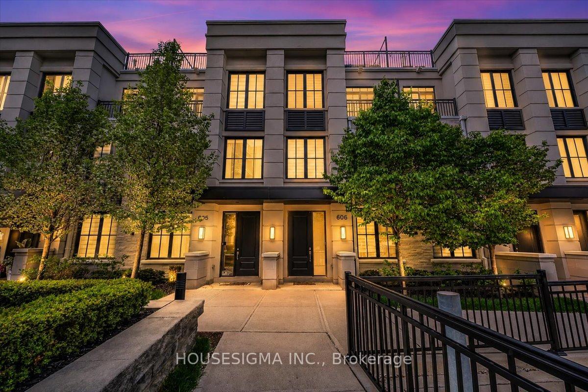 Front of Unit 606, 1190 Cawthra Road