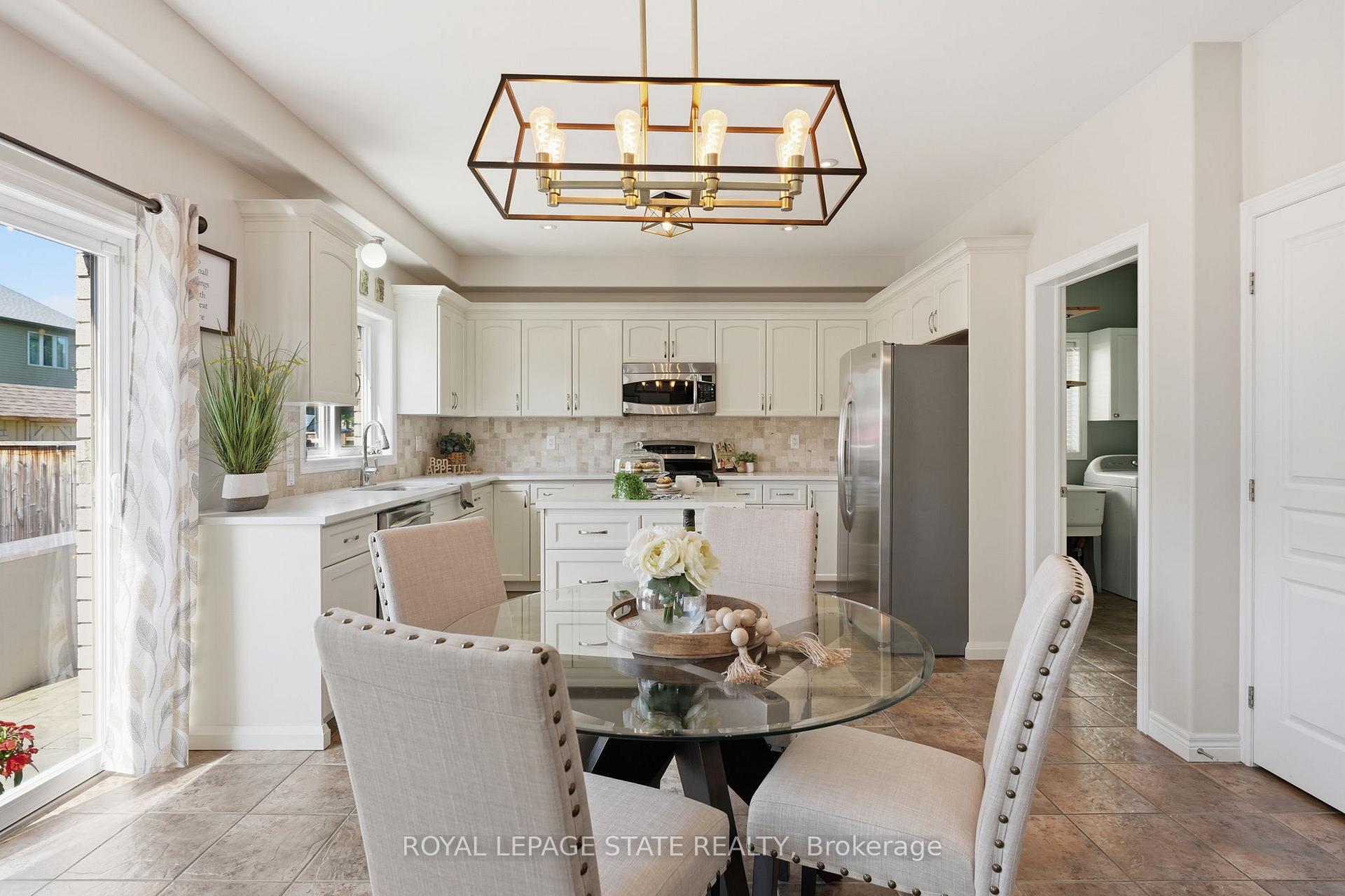 Photo 5 of 4896 Alexandra Avenue, Lincoln, Beamsville — HOMEH