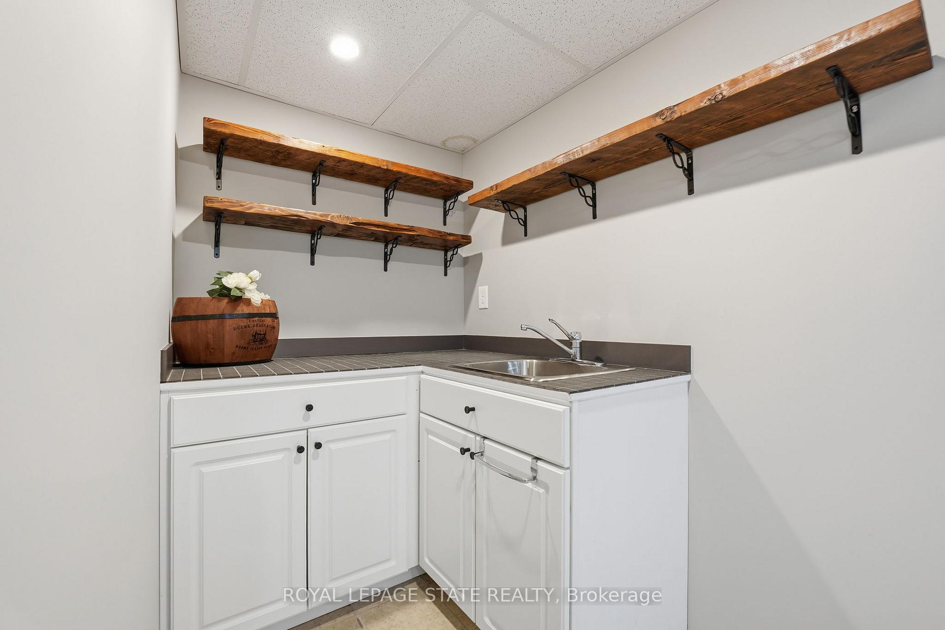 Photo 32 of 4896 Alexandra Avenue, Lincoln, Beamsville — HOMEH
