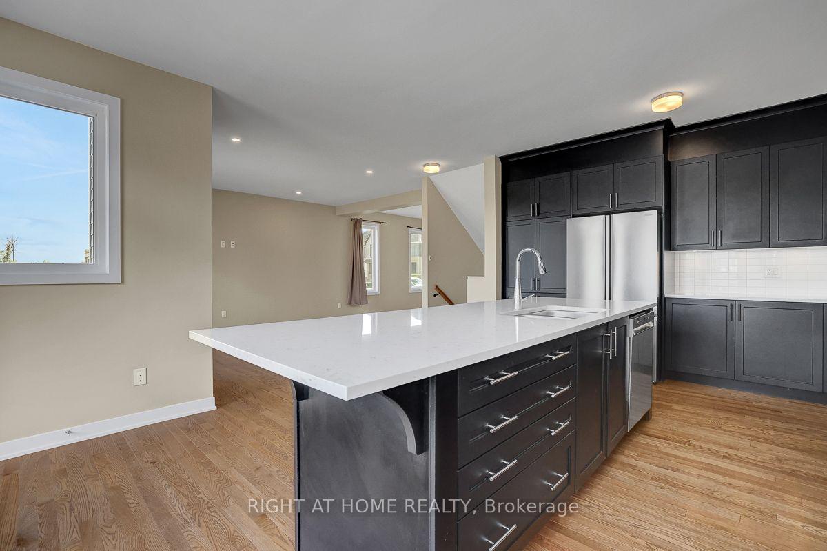 Photo 12 of 218 Conservancy Drive, Ottawa, Barrhaven - Heritage Park — HOMEH