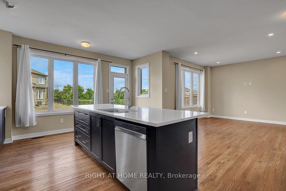 Photo 13 of 218 Conservancy Drive, Ottawa, Barrhaven - Heritage Park — HOMEH
