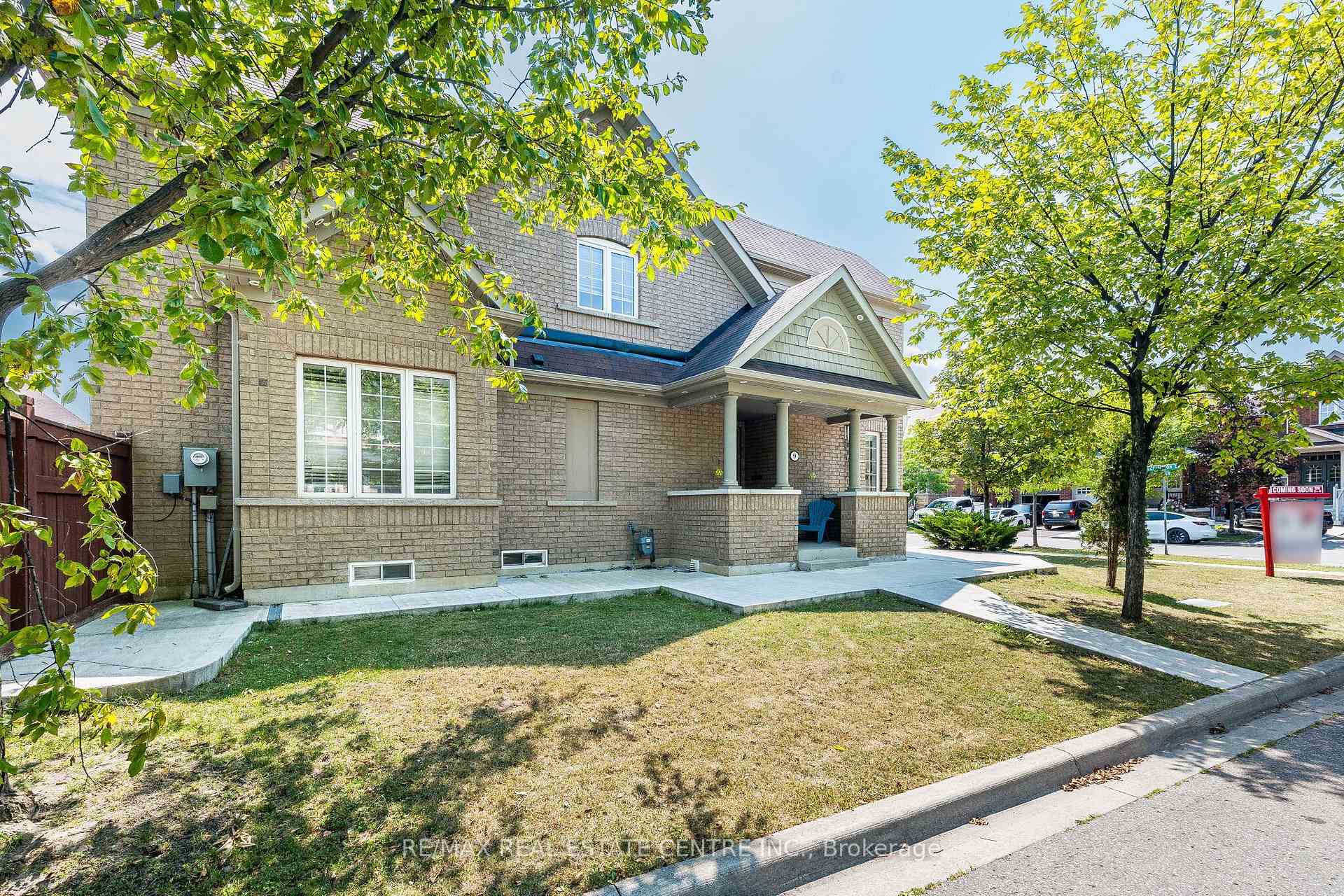 Photo 4 of 9 Loftsmoor Drive, Brampton, Sandringham-Wellington — HOMEH