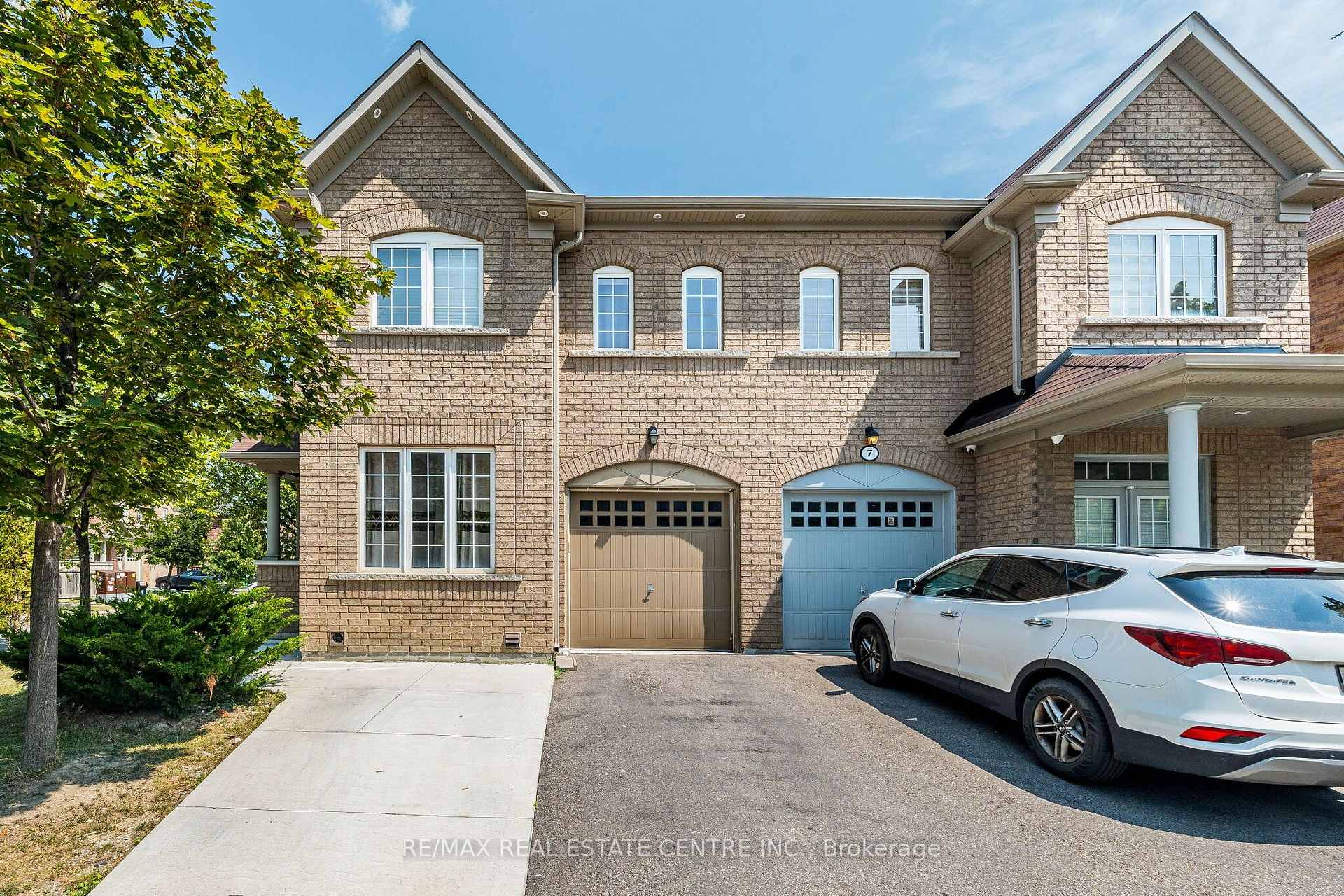 Photo 5 of 9 Loftsmoor Drive, Brampton, Sandringham-Wellington — HOMEH