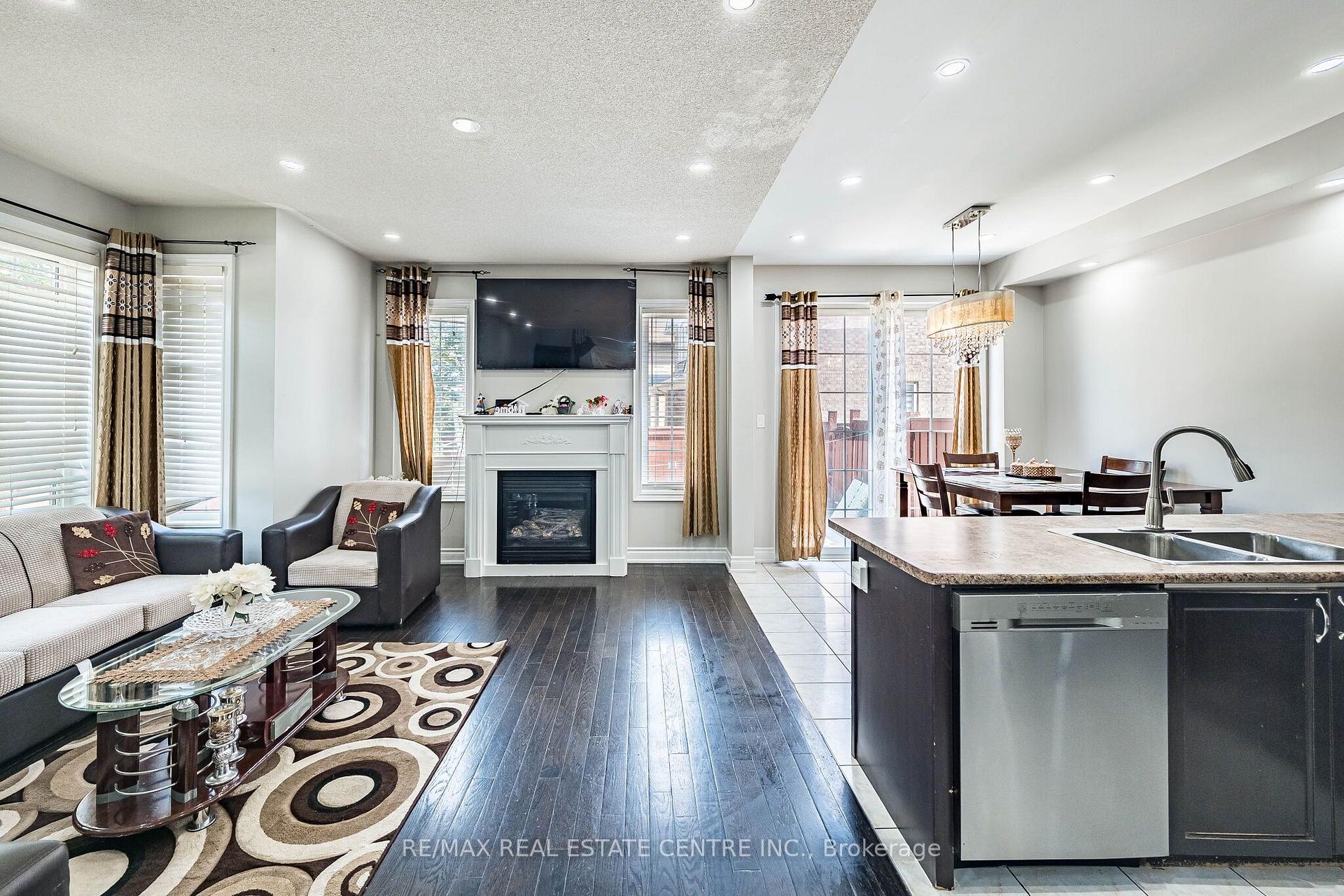 Photo 12 of 9 Loftsmoor Drive, Brampton, Sandringham-Wellington — HOMEH
