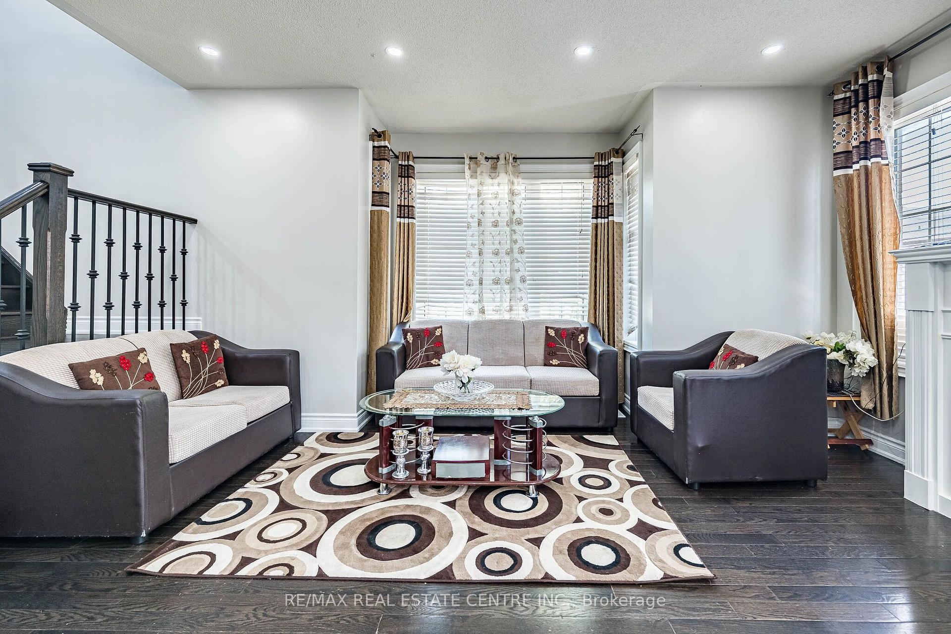 Photo 13 of 9 Loftsmoor Drive, Brampton, Sandringham-Wellington — HOMEH