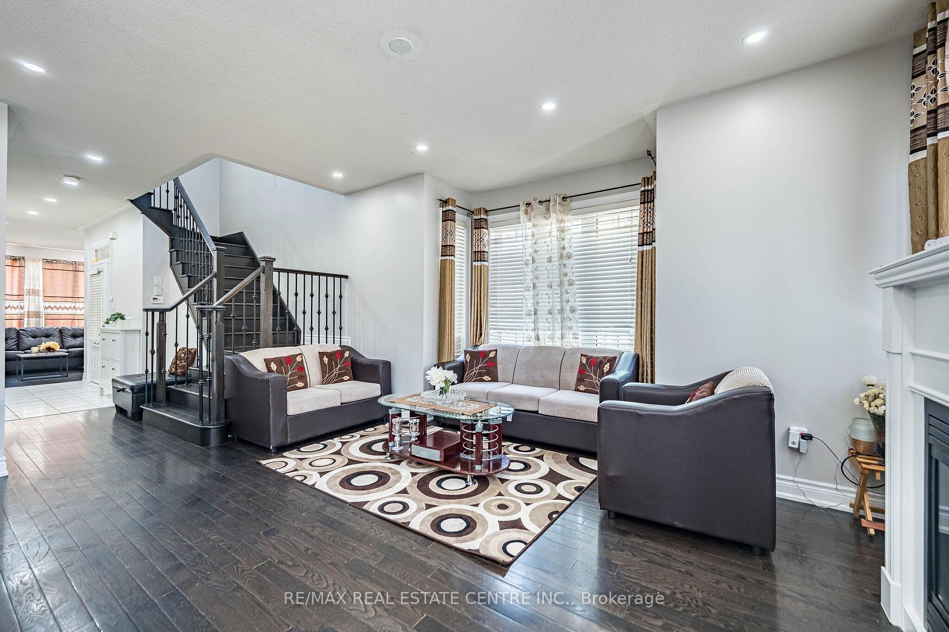Photo 15 of 9 Loftsmoor Drive, Brampton, Sandringham-Wellington — HOMEH
