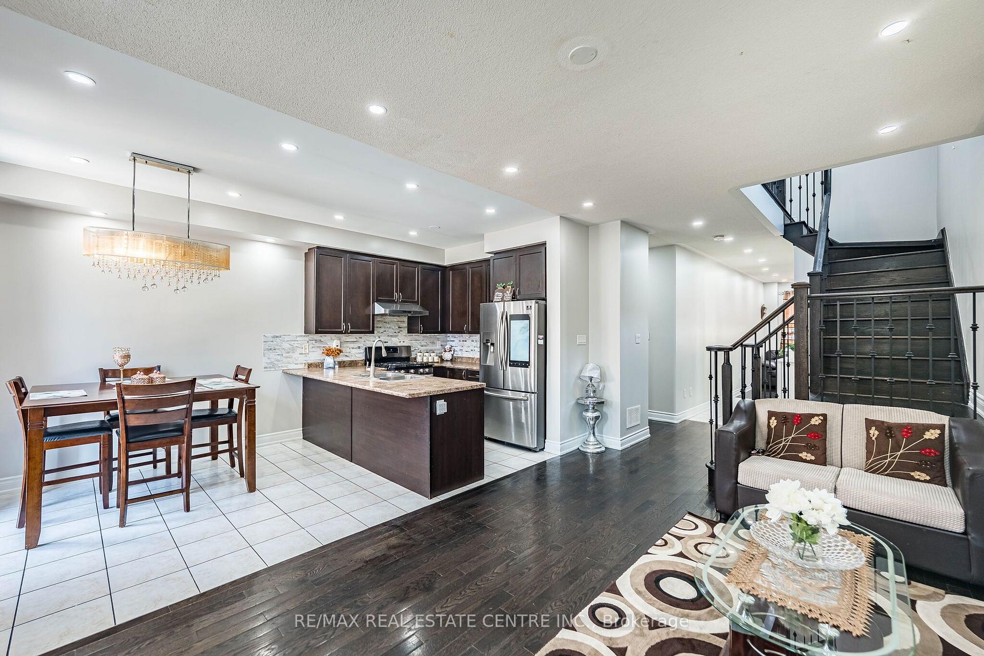 Photo 16 of 9 Loftsmoor Drive, Brampton, Sandringham-Wellington — HOMEH