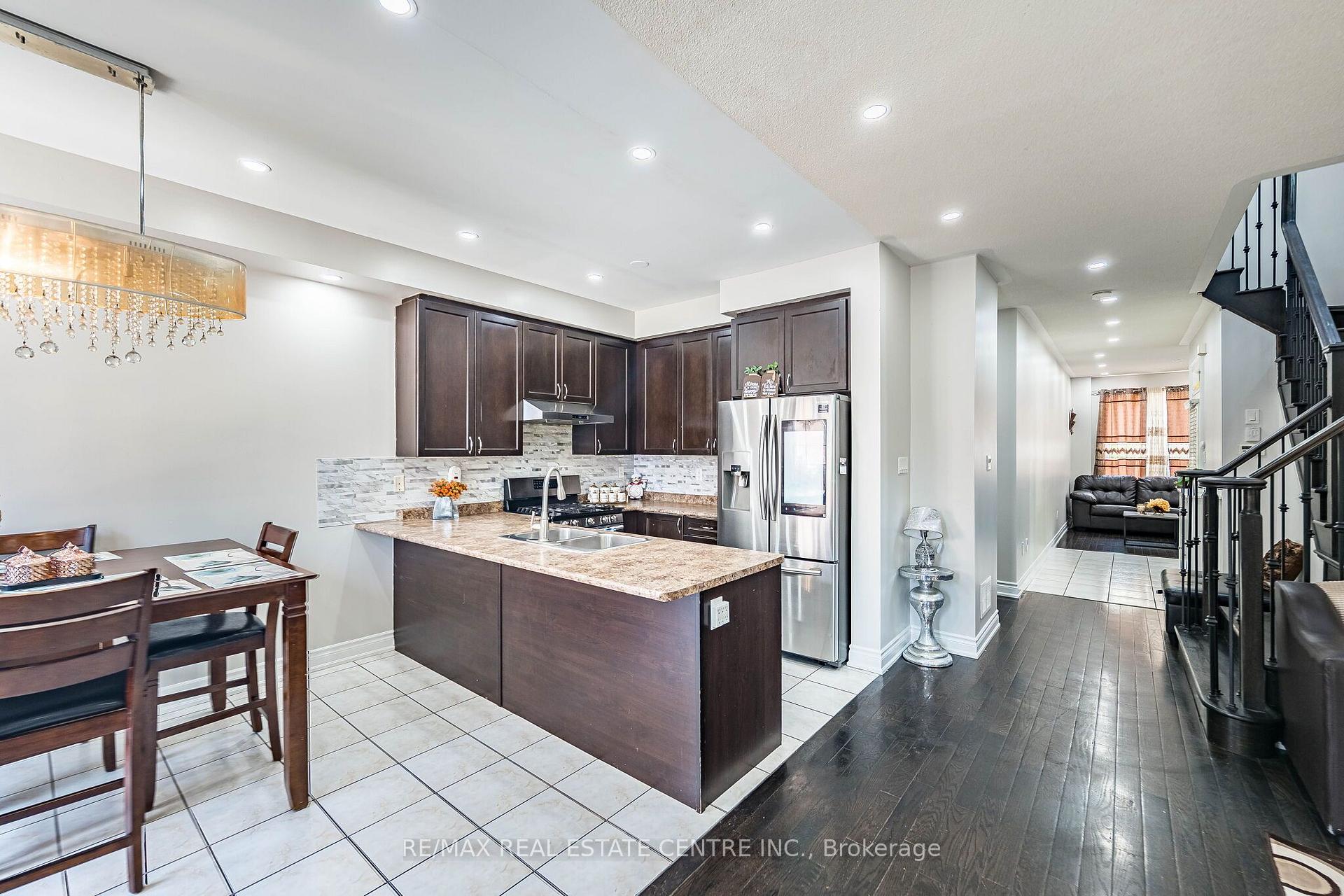 Photo 19 of 9 Loftsmoor Drive, Brampton, Sandringham-Wellington — HOMEH