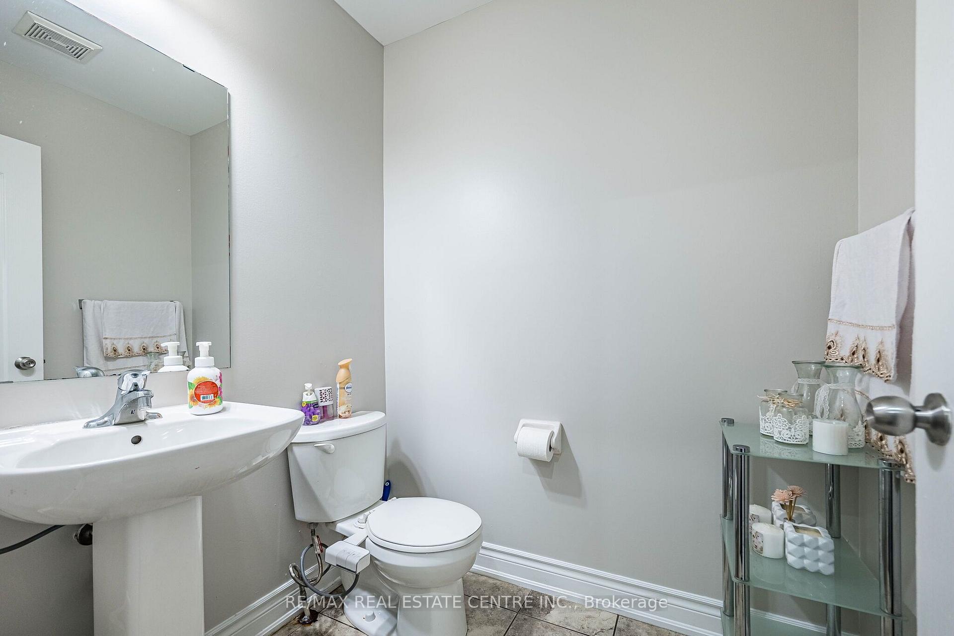 Photo 20 of 9 Loftsmoor Drive, Brampton, Sandringham-Wellington — HOMEH