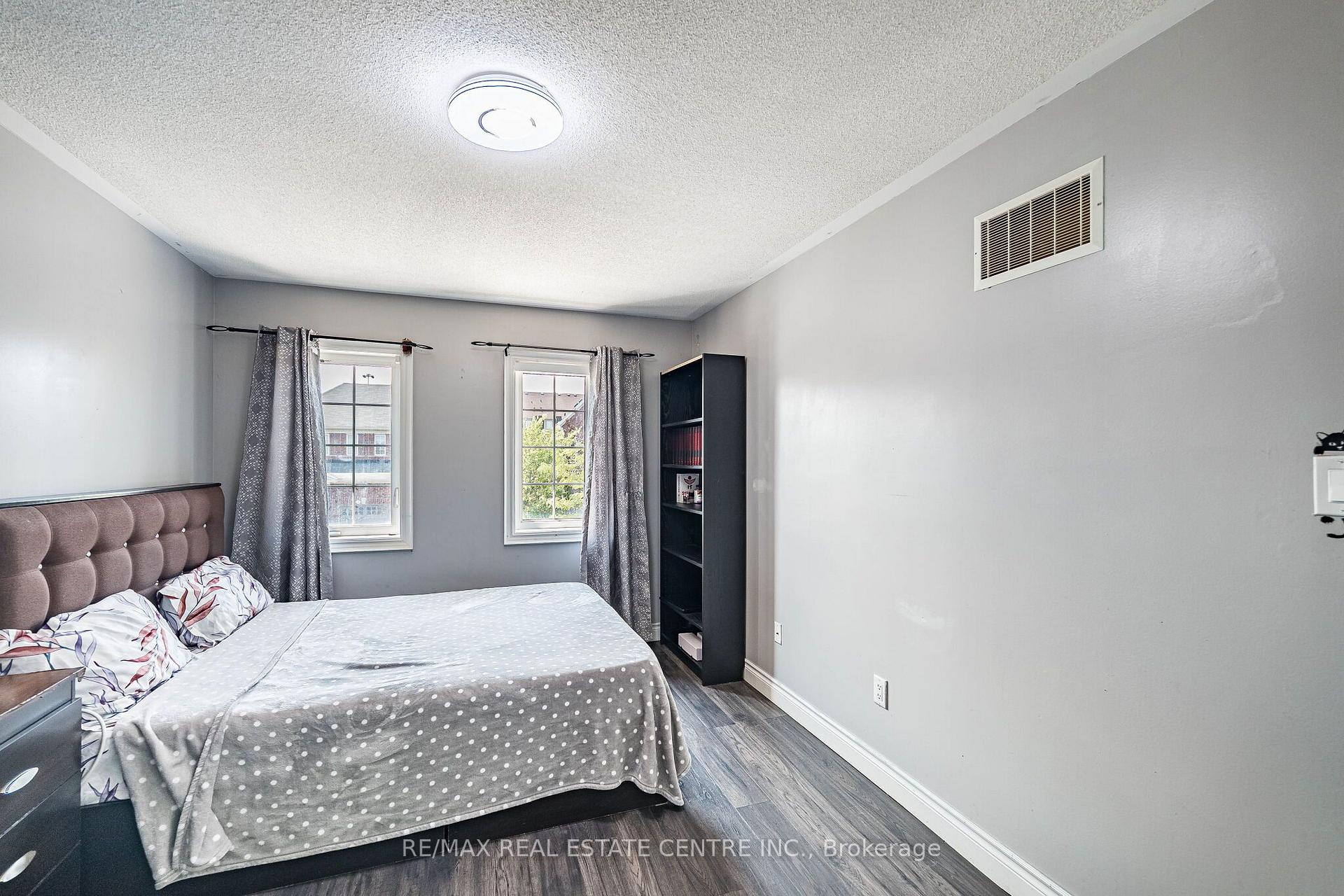 Photo 32 of 9 Loftsmoor Drive, Brampton, Sandringham-Wellington — HOMEH