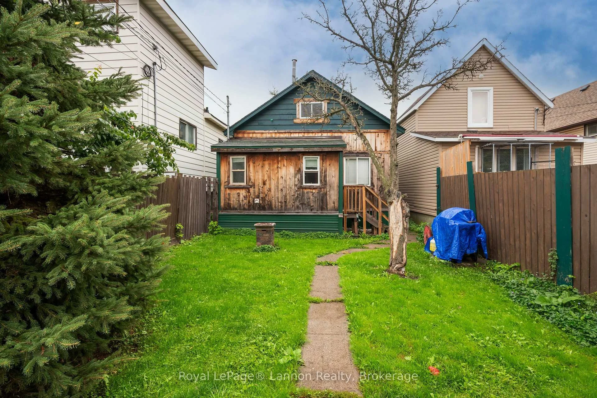 Front of 1009 Alexandra Street
