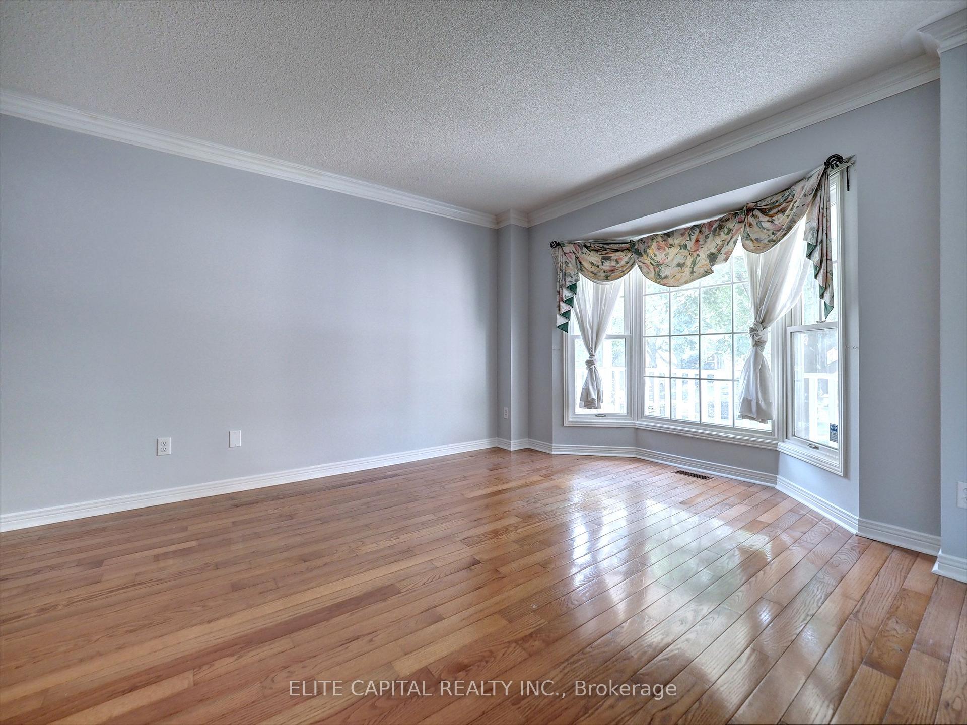 Photo 2 of 95 Paddock Lane, Markham, Markville — HOMEH