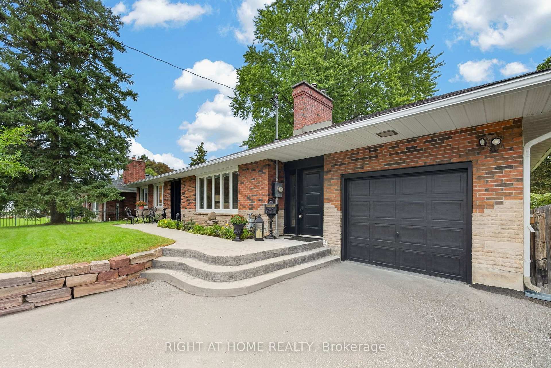 Photo 3 of 937 Chevrolet Street, Oshawa, Centennial — HOMEH