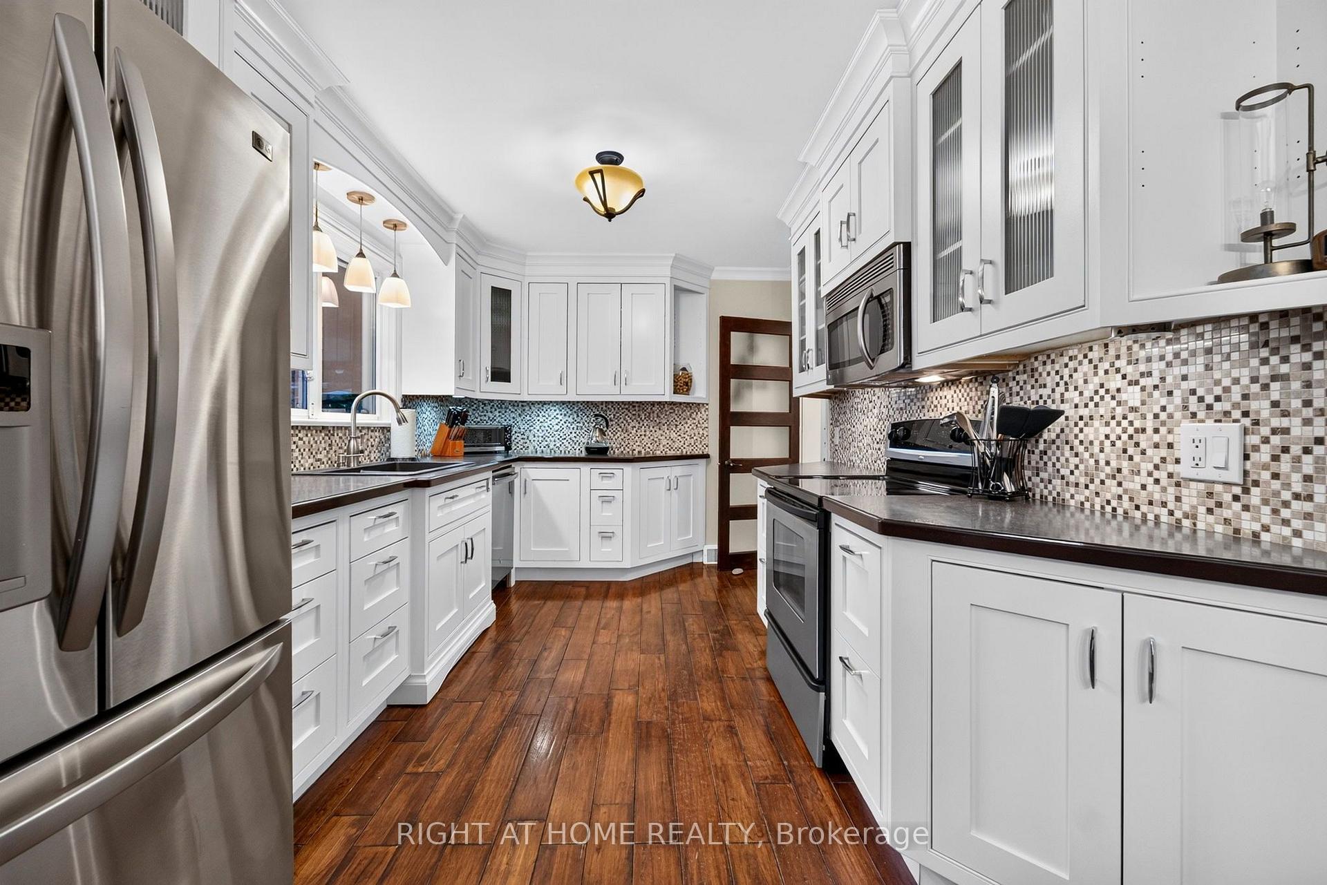 Photo 12 of 937 Chevrolet Street, Oshawa, Centennial — HOMEH