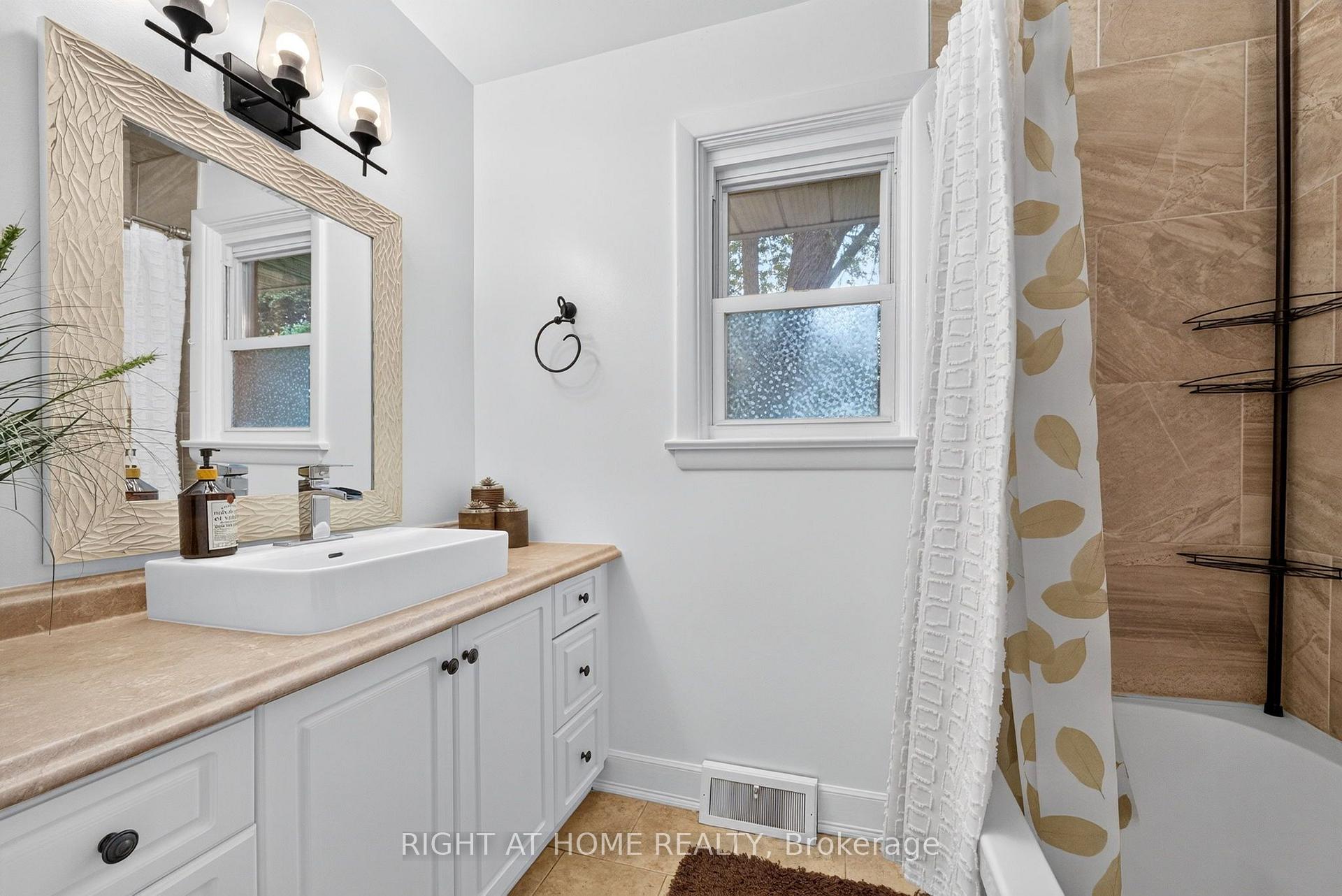 Photo 22 of 937 Chevrolet Street, Oshawa, Centennial — HOMEH