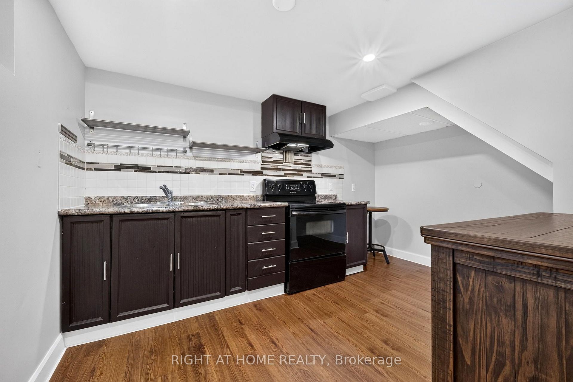Photo 37 of 937 Chevrolet Street, Oshawa, Centennial — HOMEH