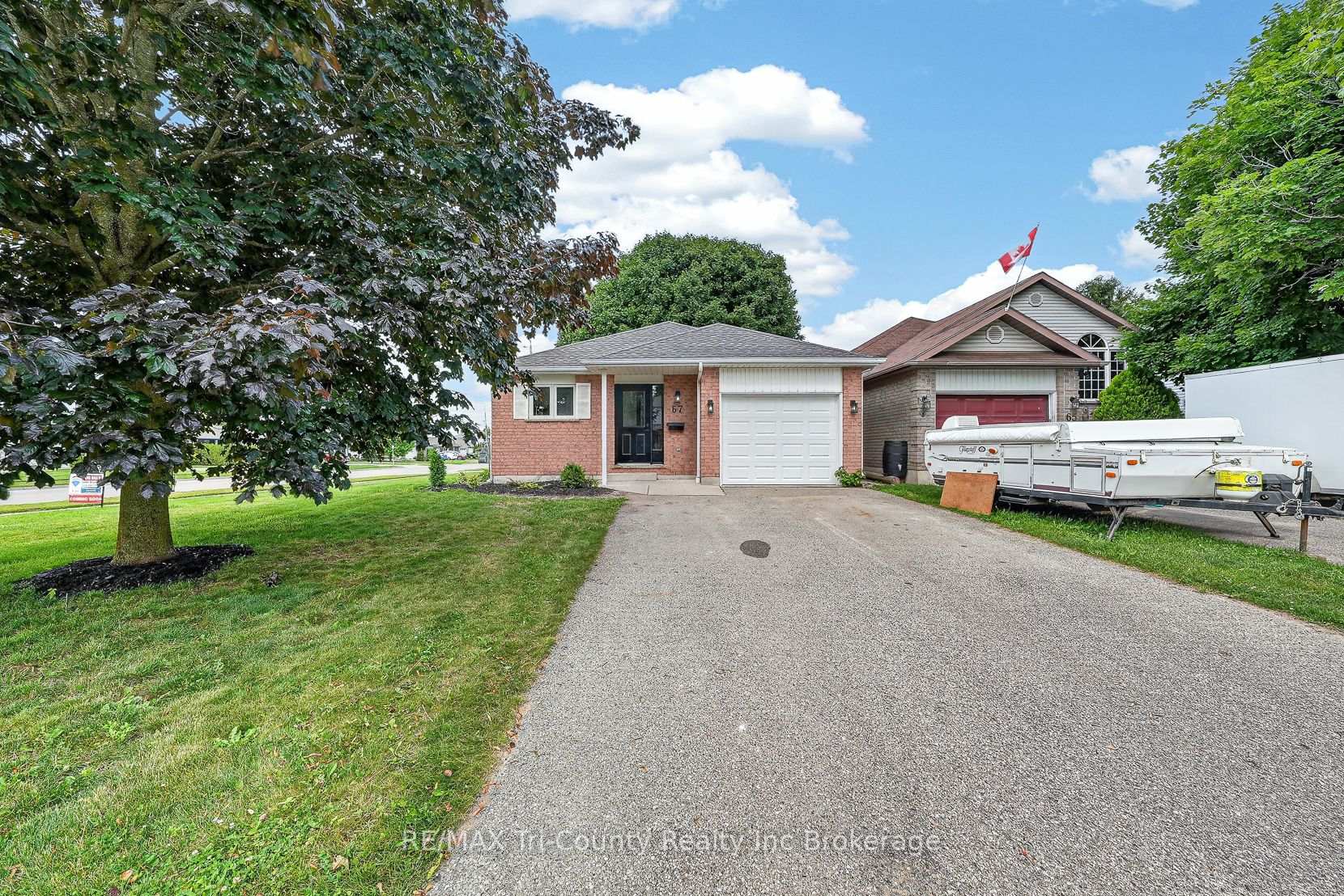 Photo 2 of 67 Beckett Boulevard, Tillsonburg — HOMEH