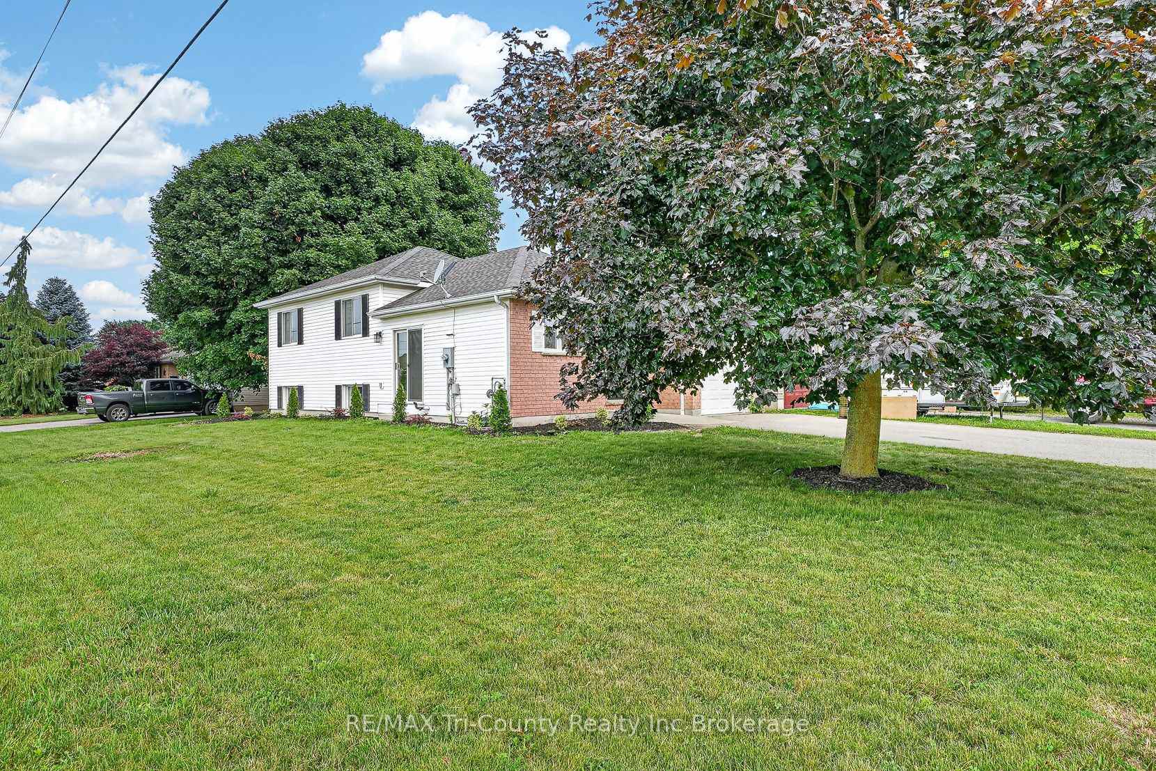 Photo 3 of 67 Beckett Boulevard, Tillsonburg — HOMEH