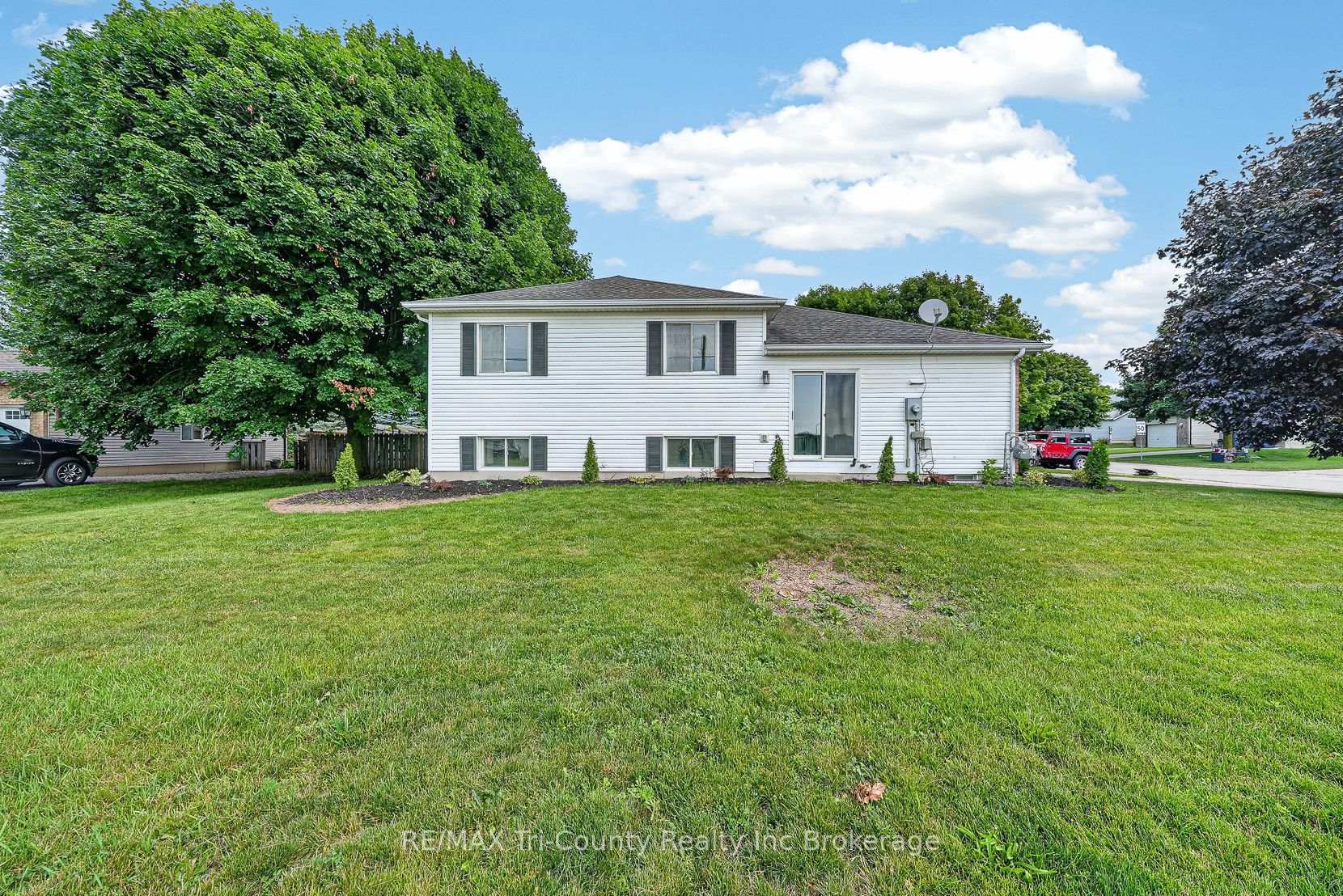 Photo 4 of 67 Beckett Boulevard, Tillsonburg — HOMEH
