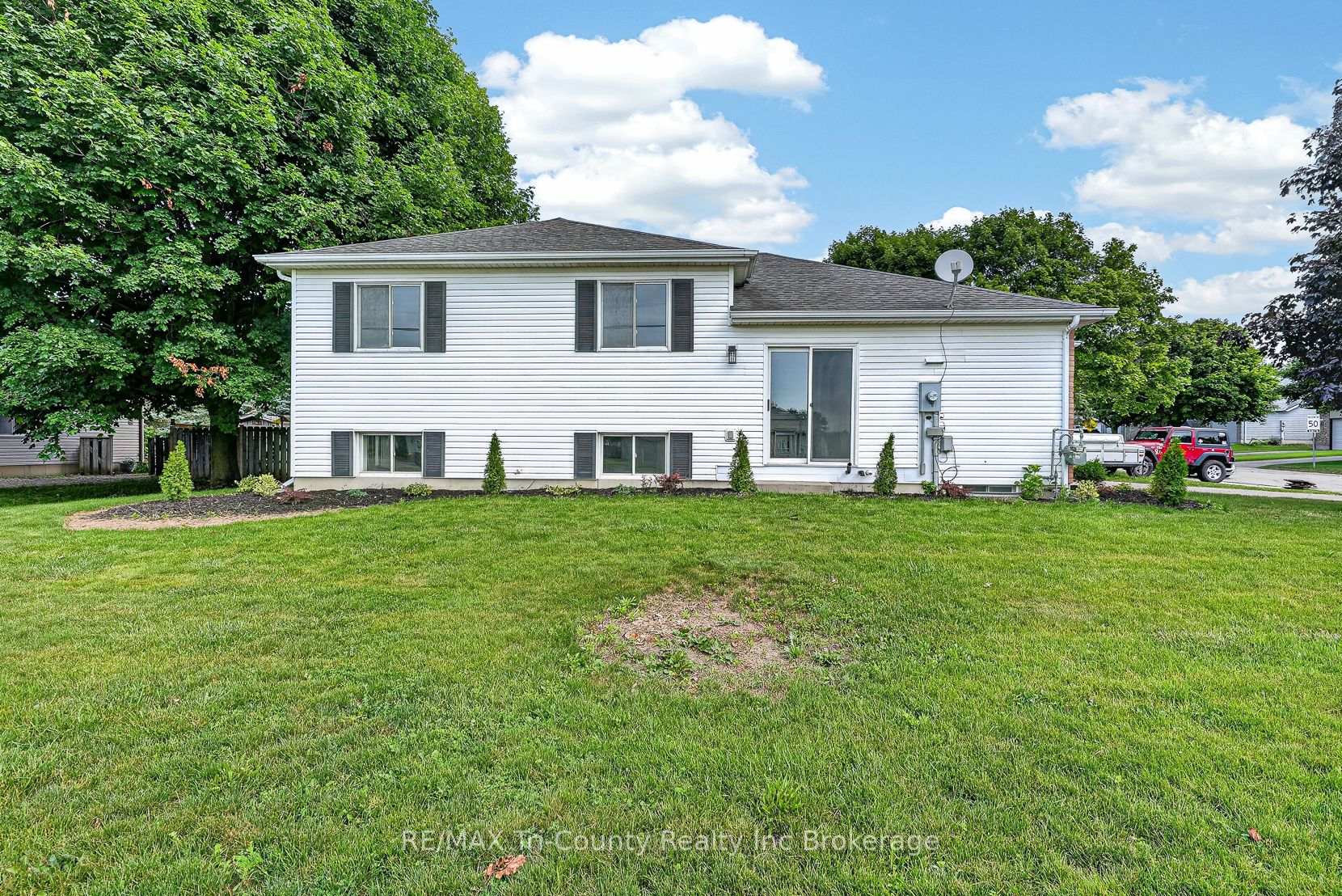Photo 5 of 67 Beckett Boulevard, Tillsonburg — HOMEH