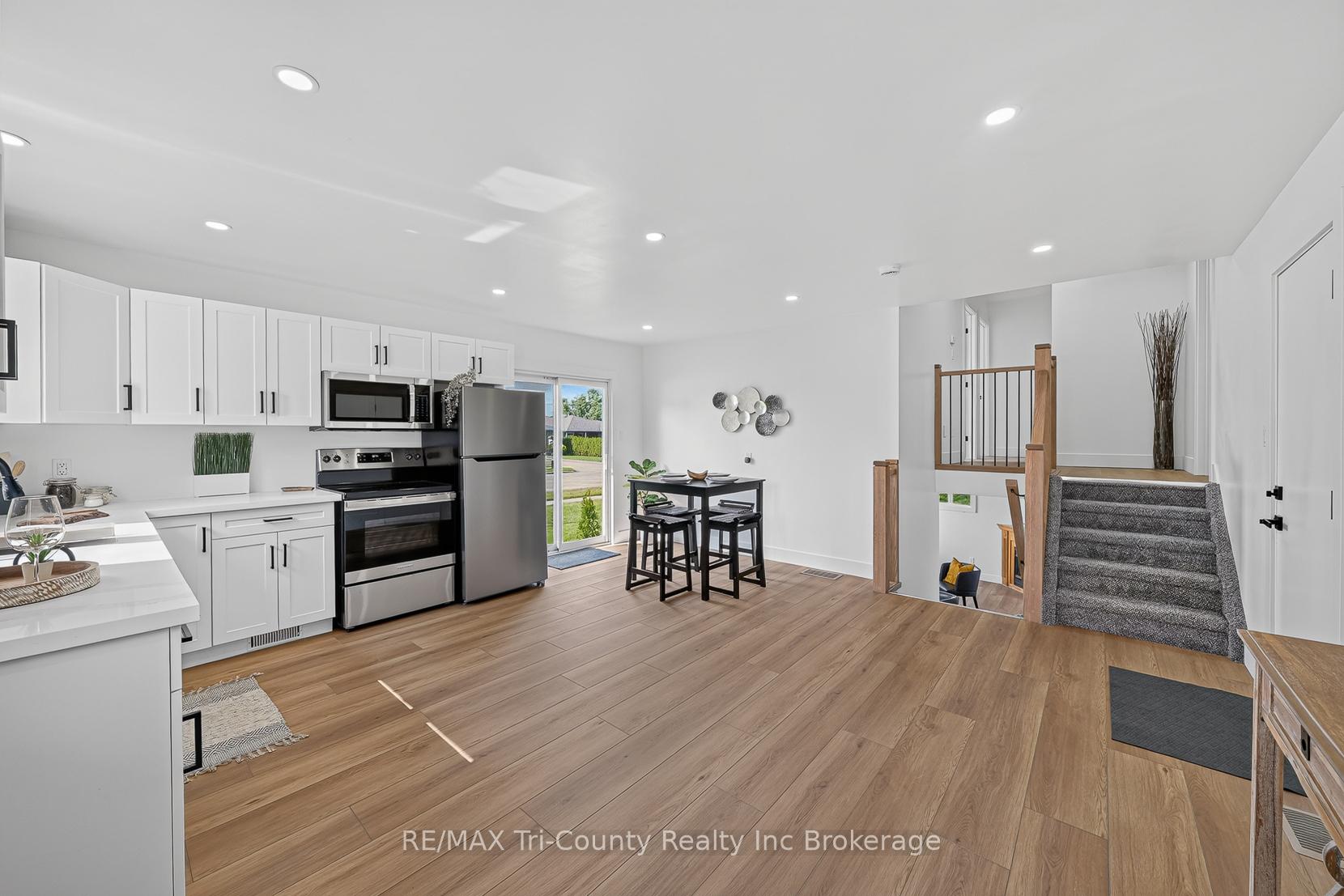 Photo 8 of 67 Beckett Boulevard, Tillsonburg — HOMEH