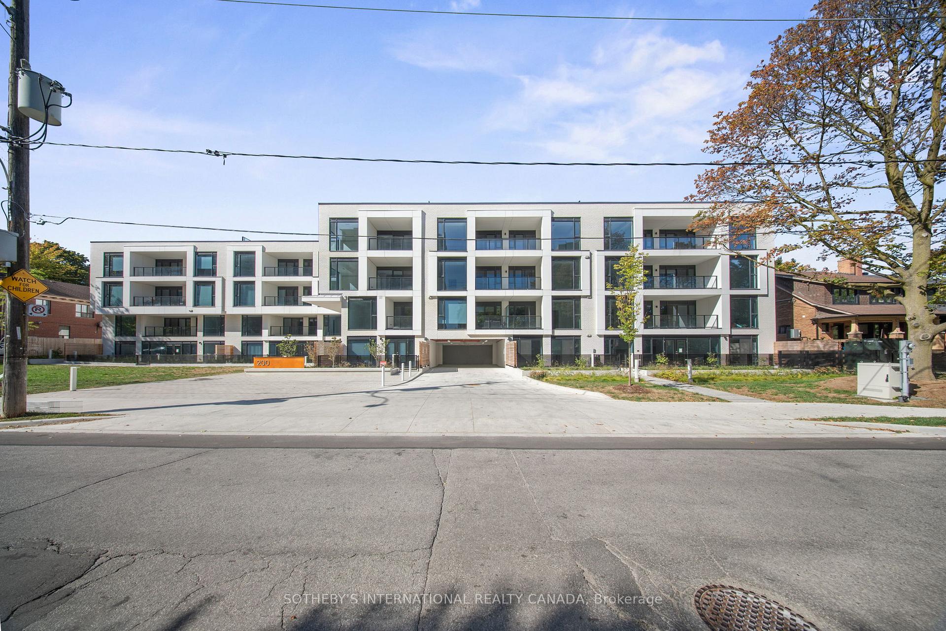 Front of Unit 102, 200 Keewatin Avenue