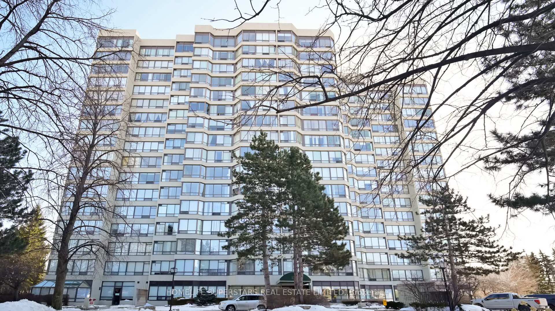 Photo 2 of Unit 301, 26 Hanover Road, Brampton, Queen Street Corridor — HOMEH