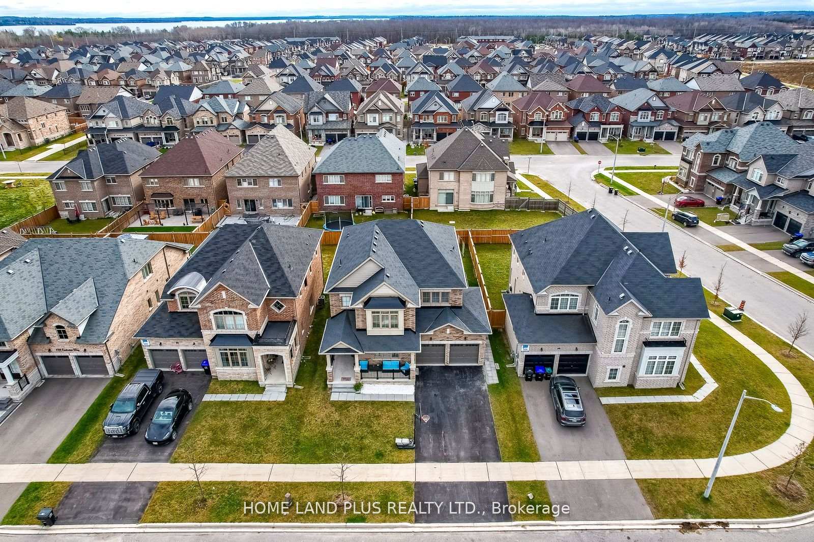 Photo 4 of 1798 Emberton Way, Innisfil, Alcona — HOMEH