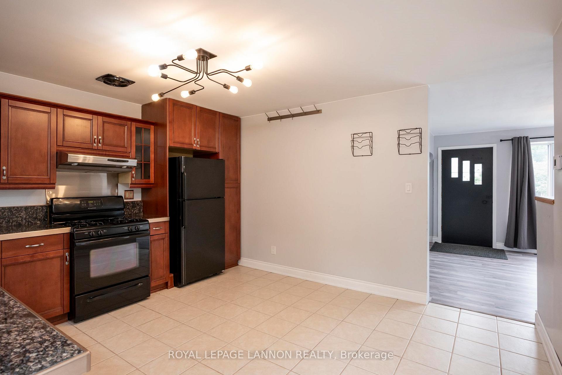 Photo 18 of 238 Angus Street, Thunder Bay, Court / Cumberland — HOMEH