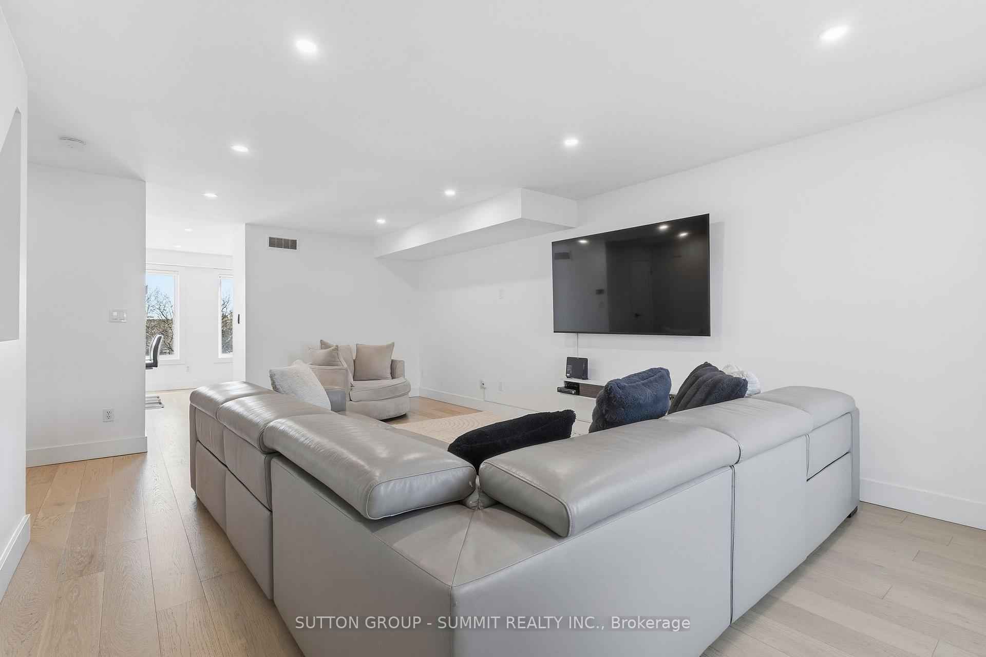 Photo 10 of Unit 7, 1253 Silvan Forest Drive, Burlington, Tansley — HOMEH