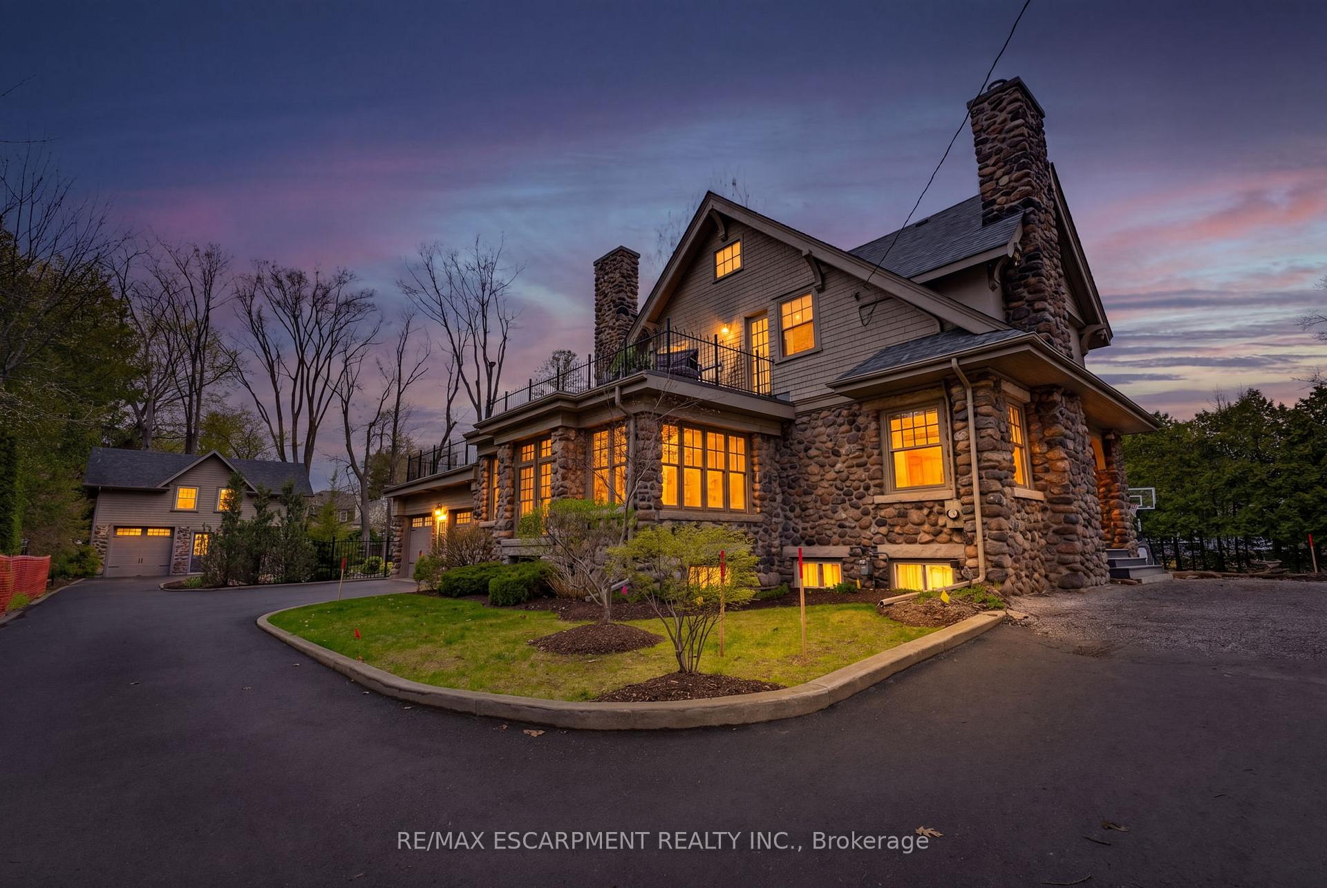Photo 1 of 3083 Lakeshore Road, Burlington, Roseland — HOMEH