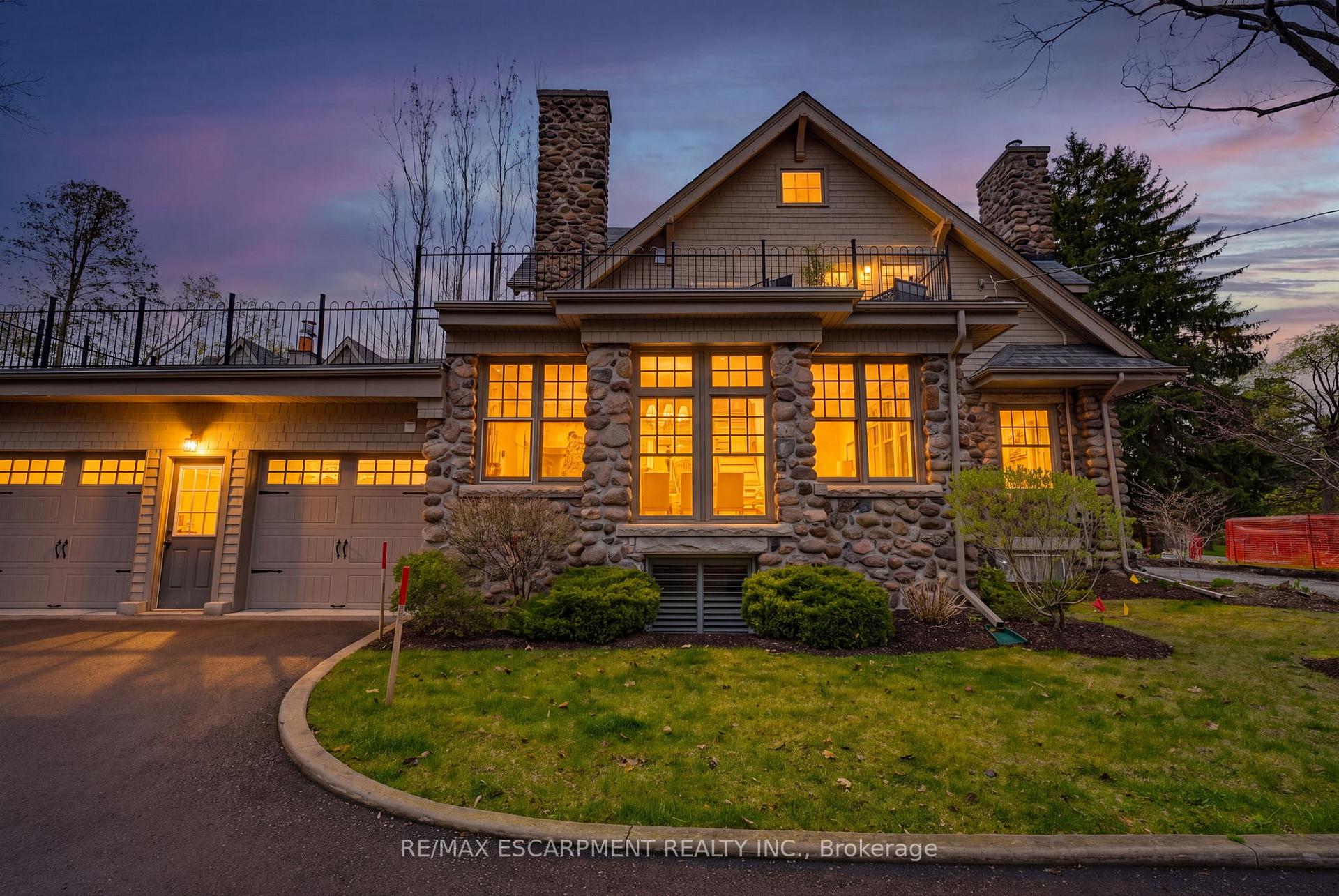 Photo 2 of 3083 Lakeshore Road, Burlington, Roseland — HOMEH