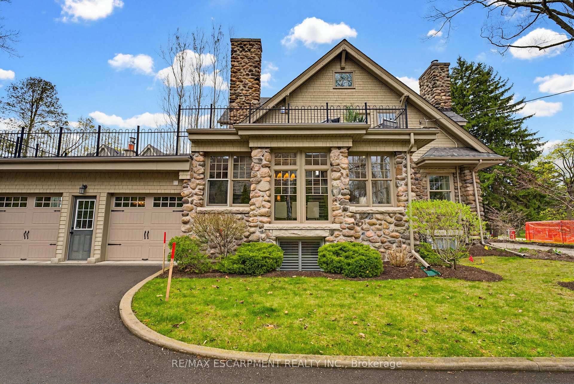Photo 3 of 3083 Lakeshore Road, Burlington, Roseland — HOMEH
