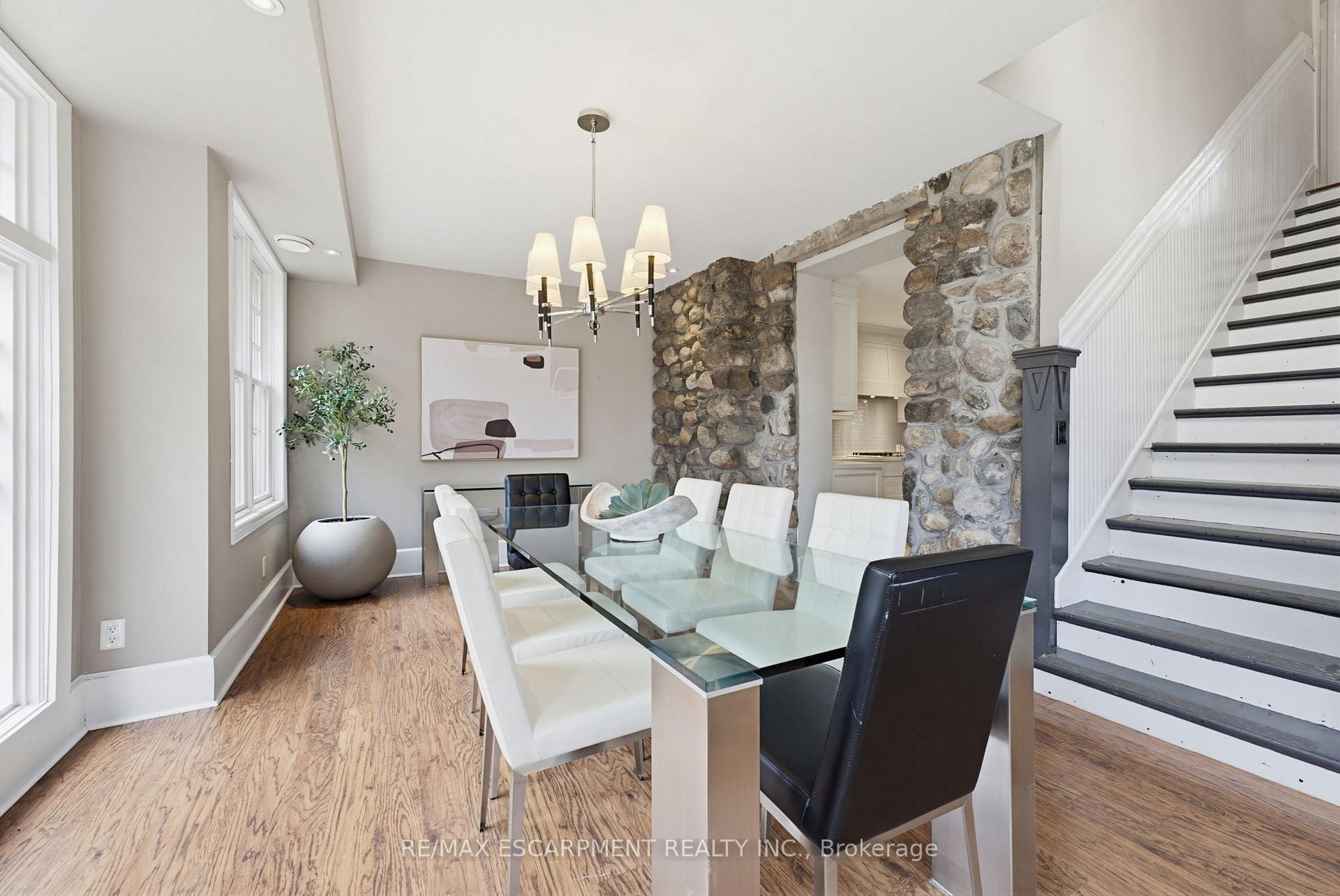 Photo 8 of 3083 Lakeshore Road, Burlington, Roseland — HOMEH