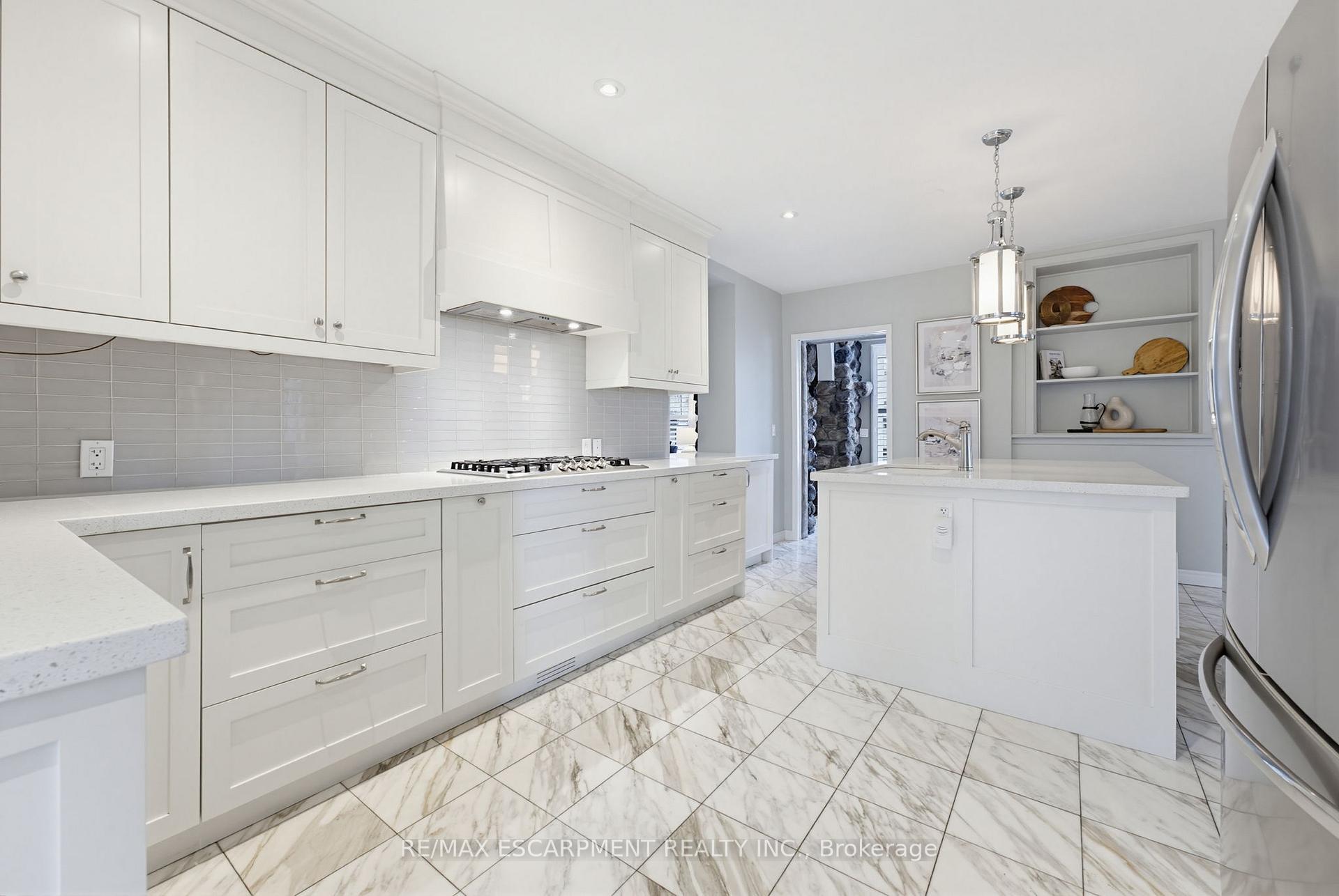 Photo 9 of 3083 Lakeshore Road, Burlington, Roseland — HOMEH