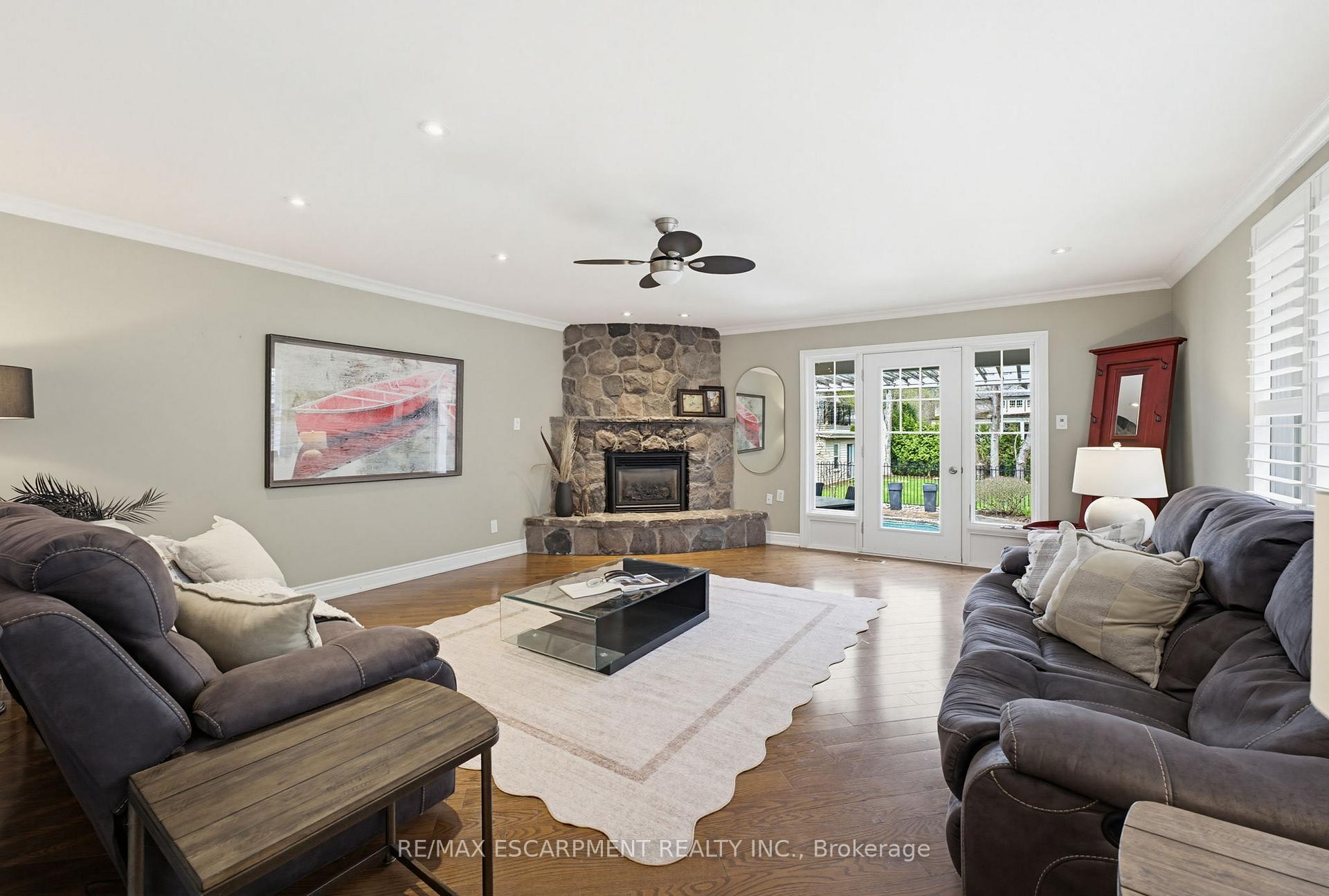 Photo 13 of 3083 Lakeshore Road, Burlington, Roseland — HOMEH
