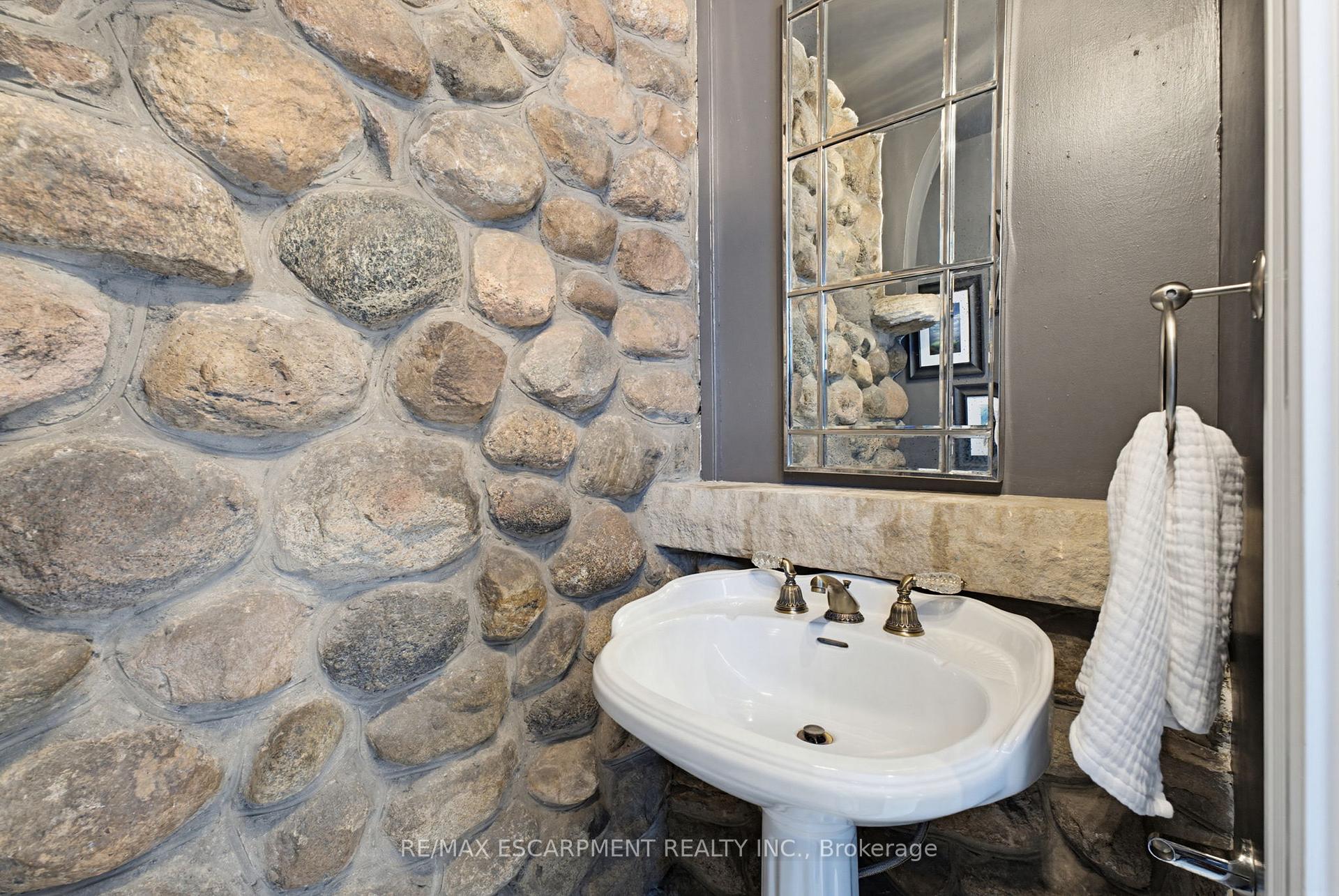 Photo 15 of 3083 Lakeshore Road, Burlington, Roseland — HOMEH