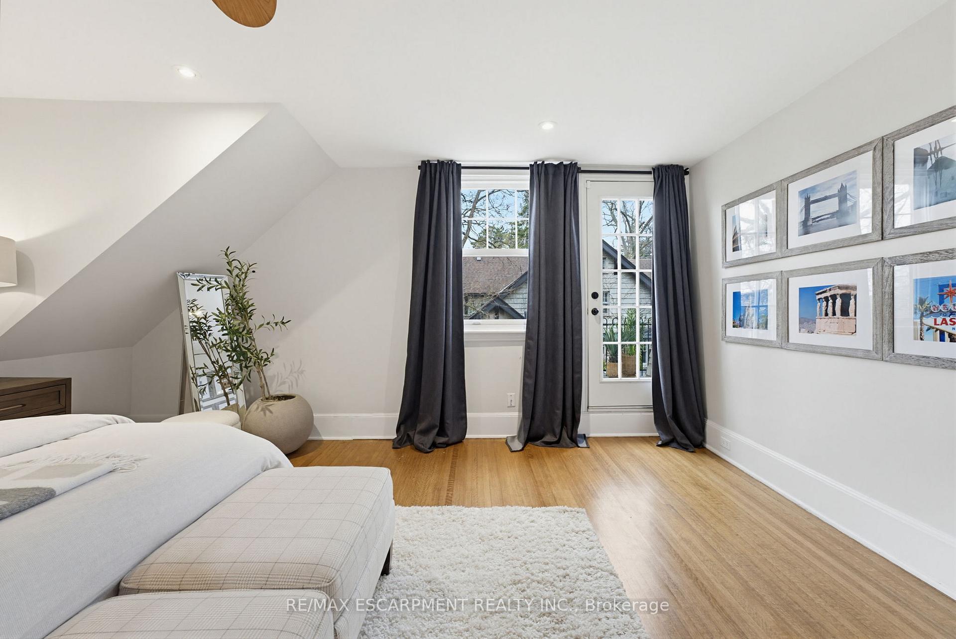 Photo 17 of 3083 Lakeshore Road, Burlington, Roseland — HOMEH