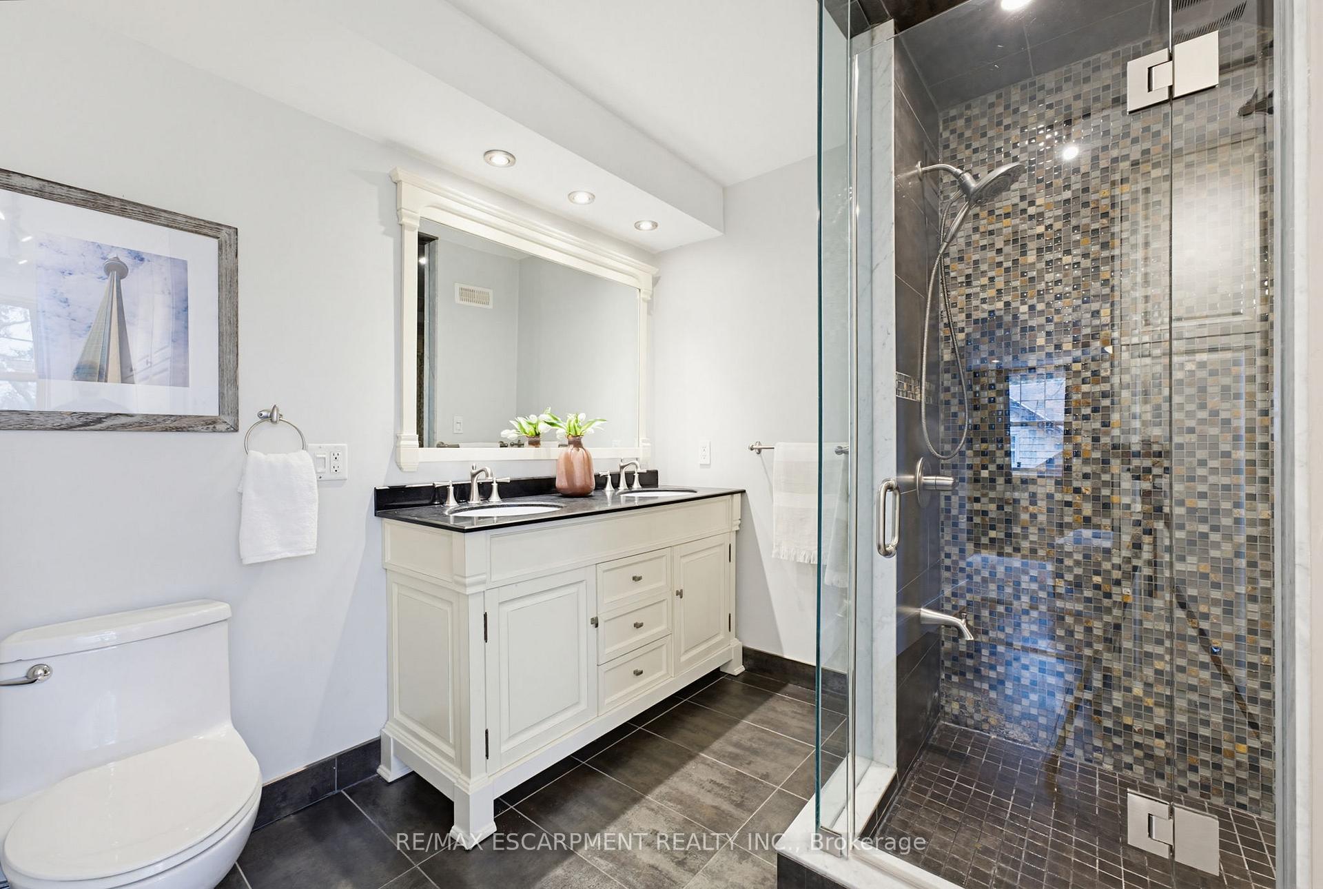 Photo 19 of 3083 Lakeshore Road, Burlington, Roseland — HOMEH
