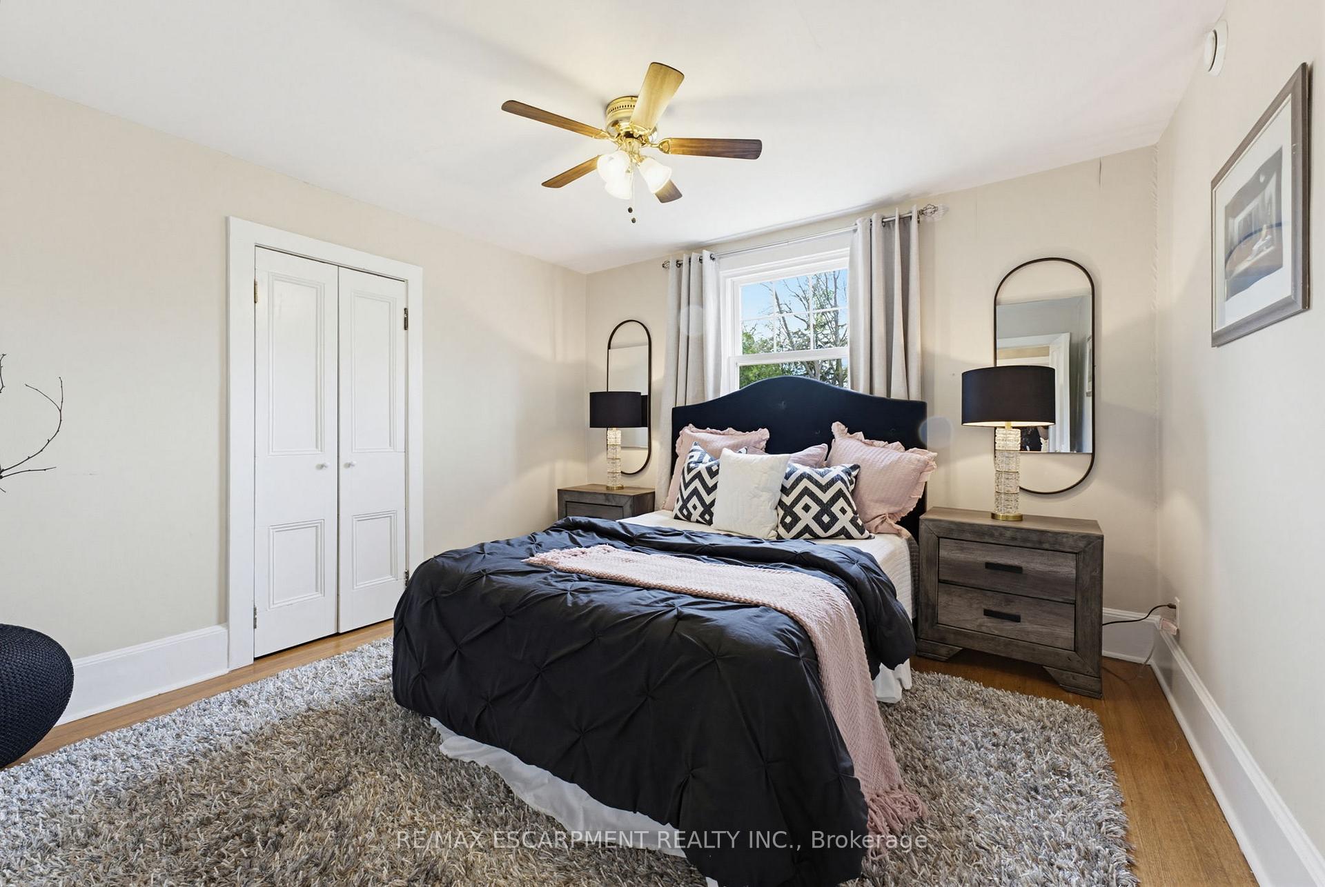 Photo 21 of 3083 Lakeshore Road, Burlington, Roseland — HOMEH