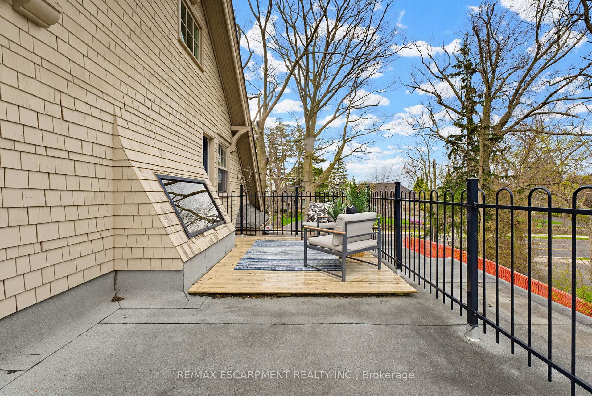 Photo 23 of 3083 Lakeshore Road, Burlington, Roseland — HOMEH
