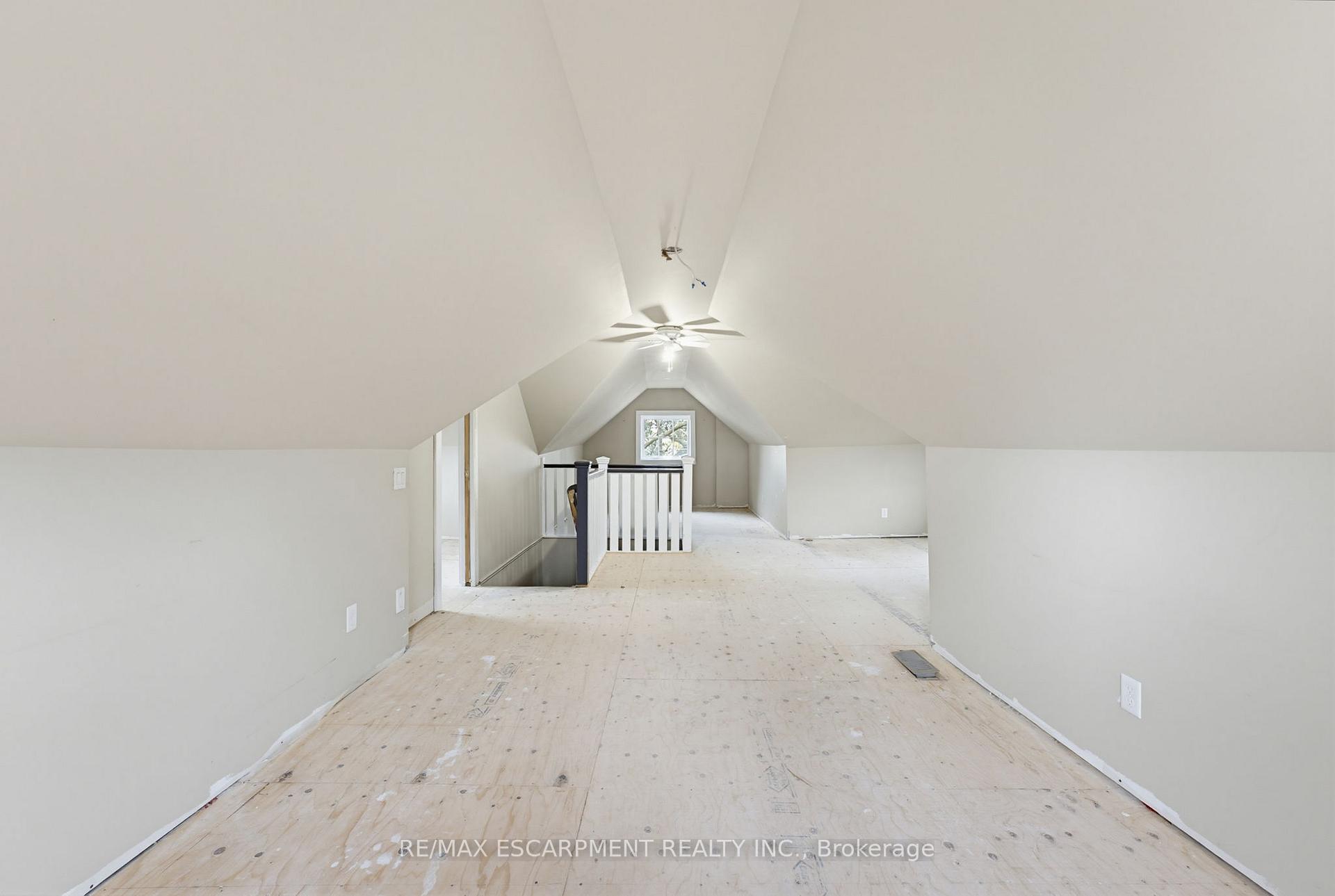 Photo 25 of 3083 Lakeshore Road, Burlington, Roseland — HOMEH