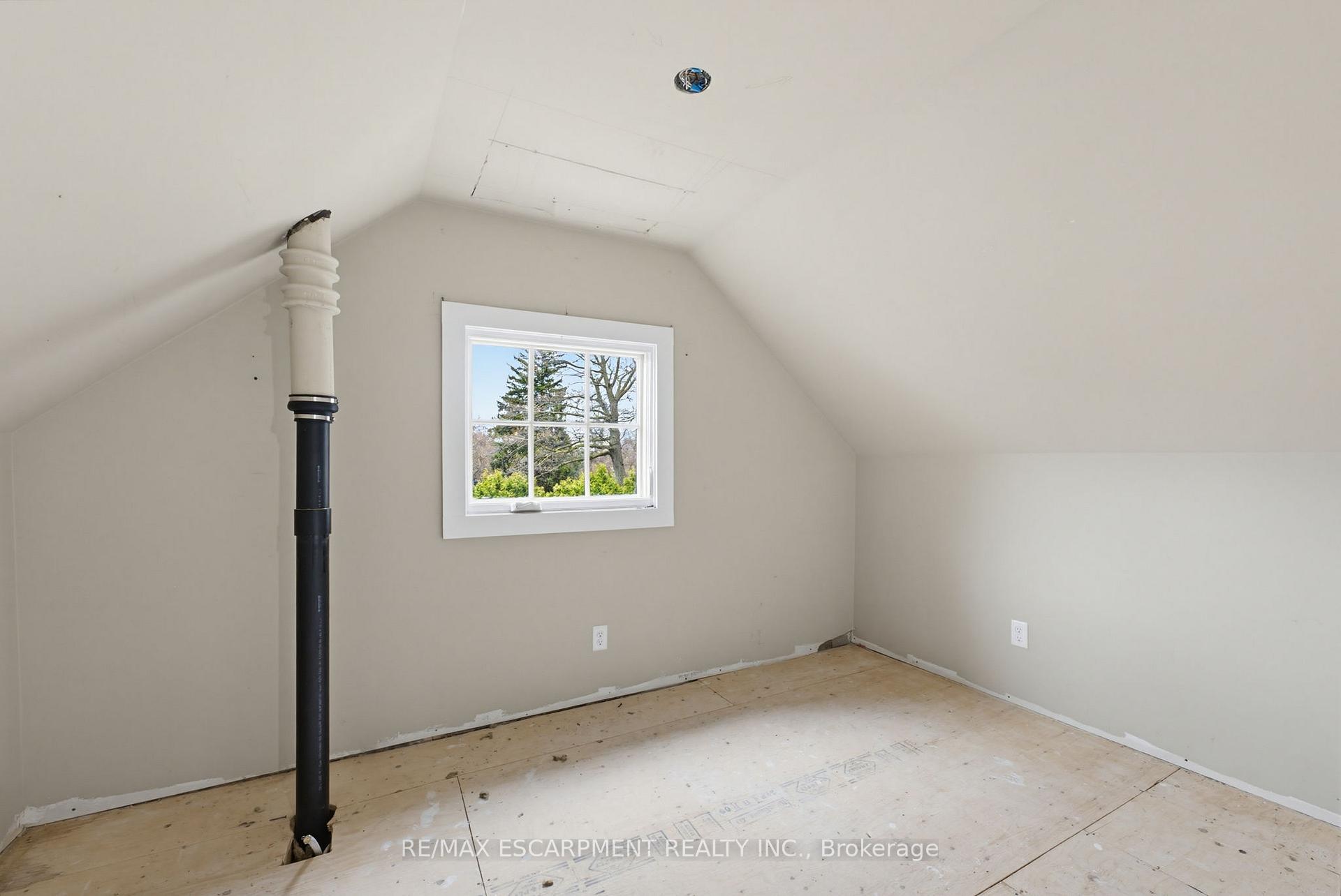 Photo 26 of 3083 Lakeshore Road, Burlington, Roseland — HOMEH
