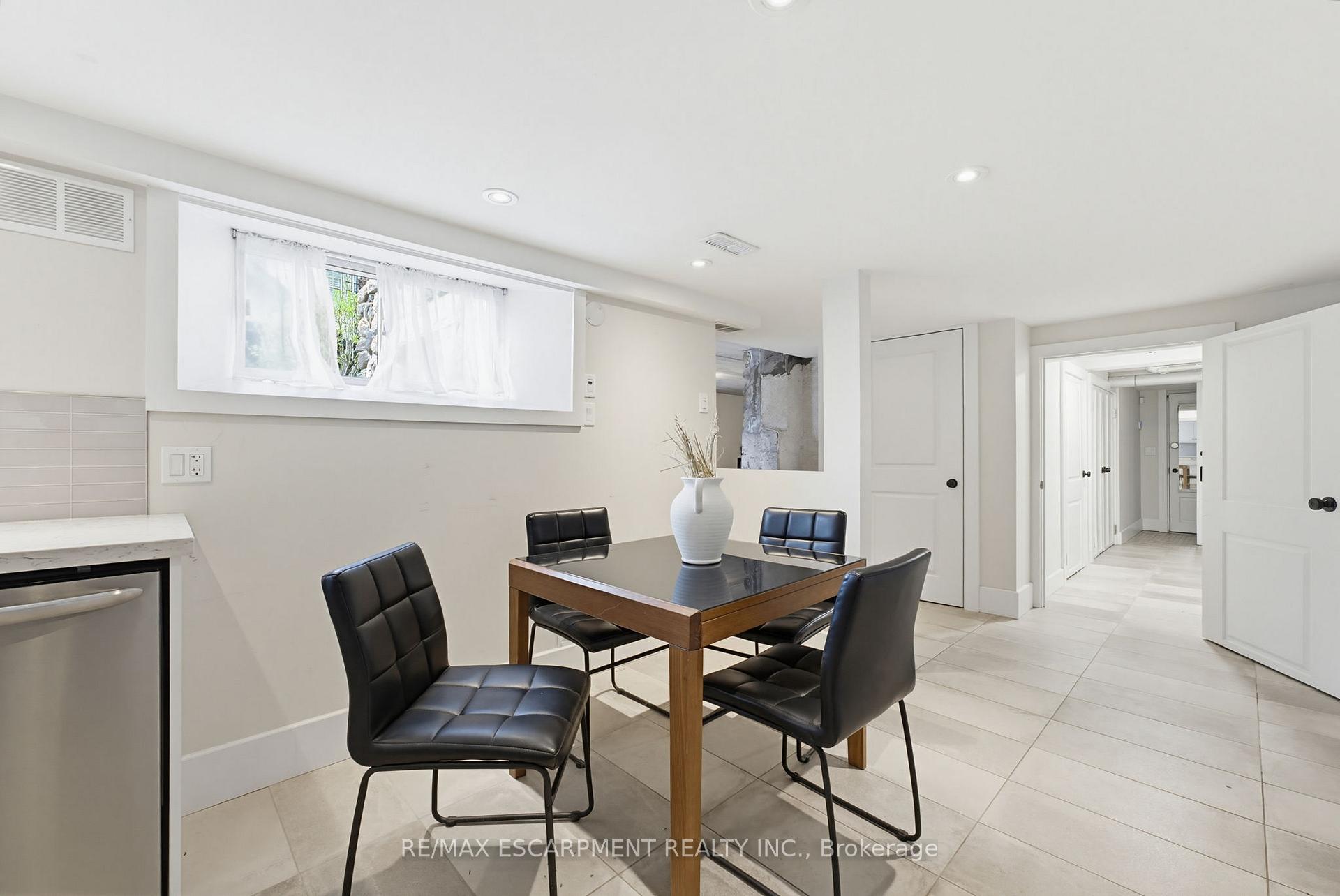 Photo 29 of 3083 Lakeshore Road, Burlington, Roseland — HOMEH
