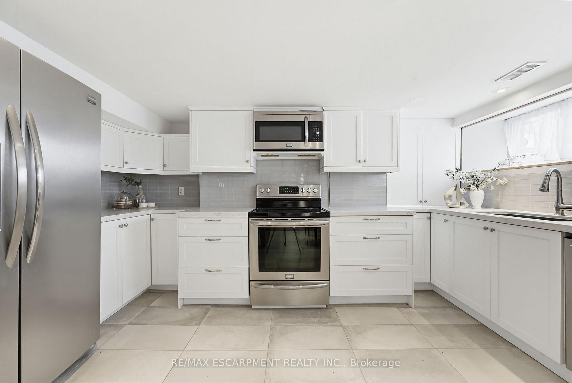 Photo 30 of 3083 Lakeshore Road, Burlington, Roseland — HOMEH