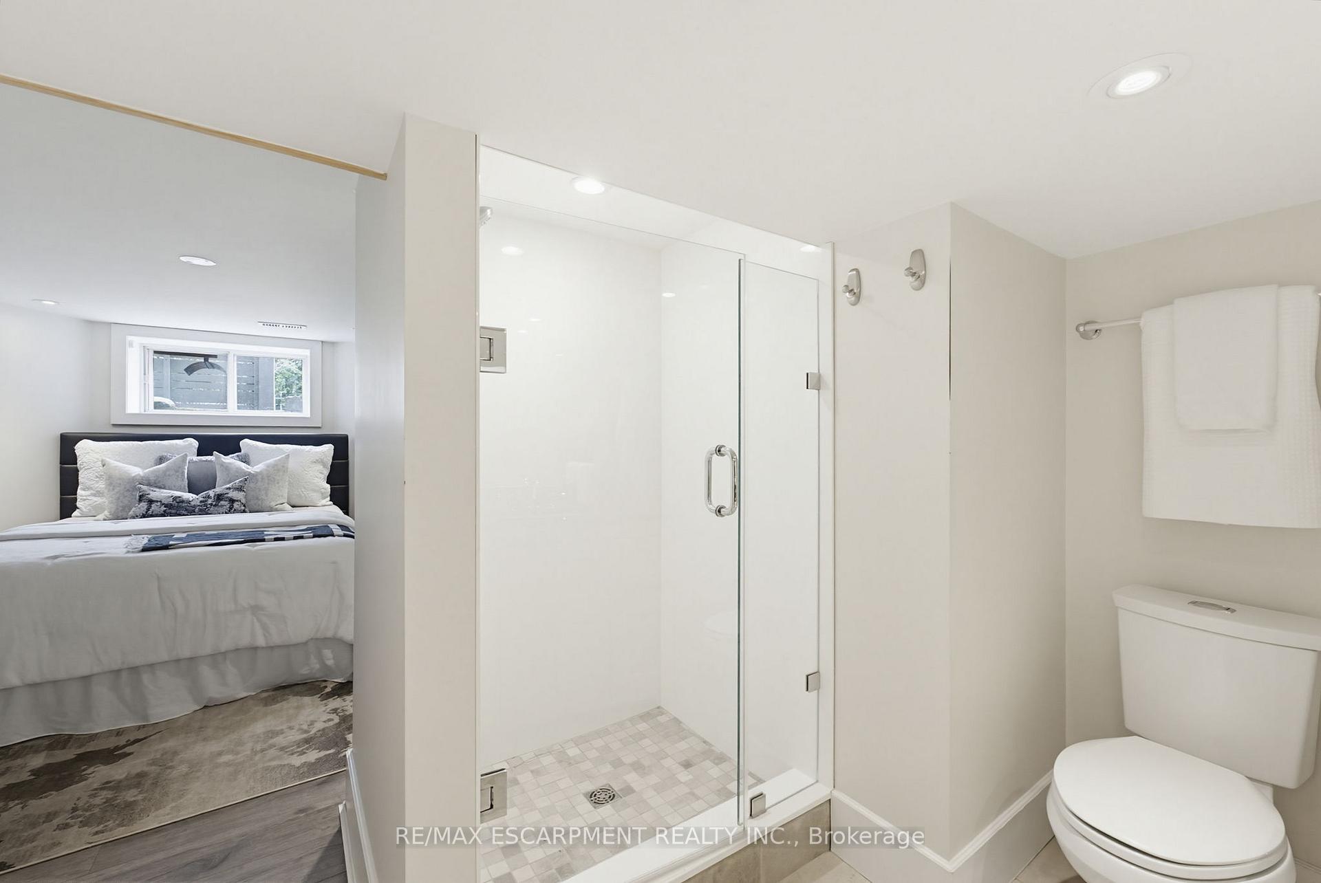 Photo 33 of 3083 Lakeshore Road, Burlington, Roseland — HOMEH