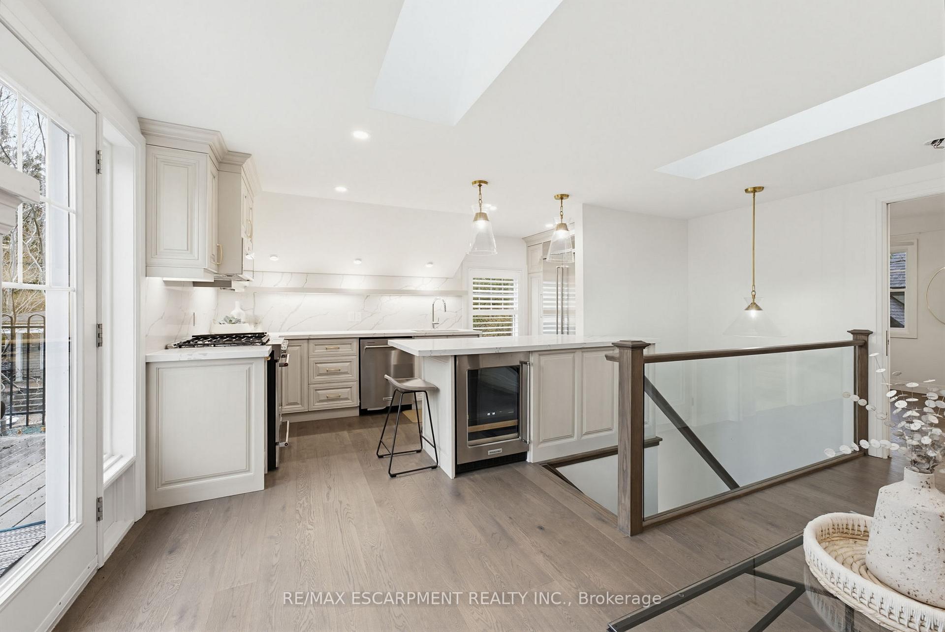 Photo 35 of 3083 Lakeshore Road, Burlington, Roseland — HOMEH