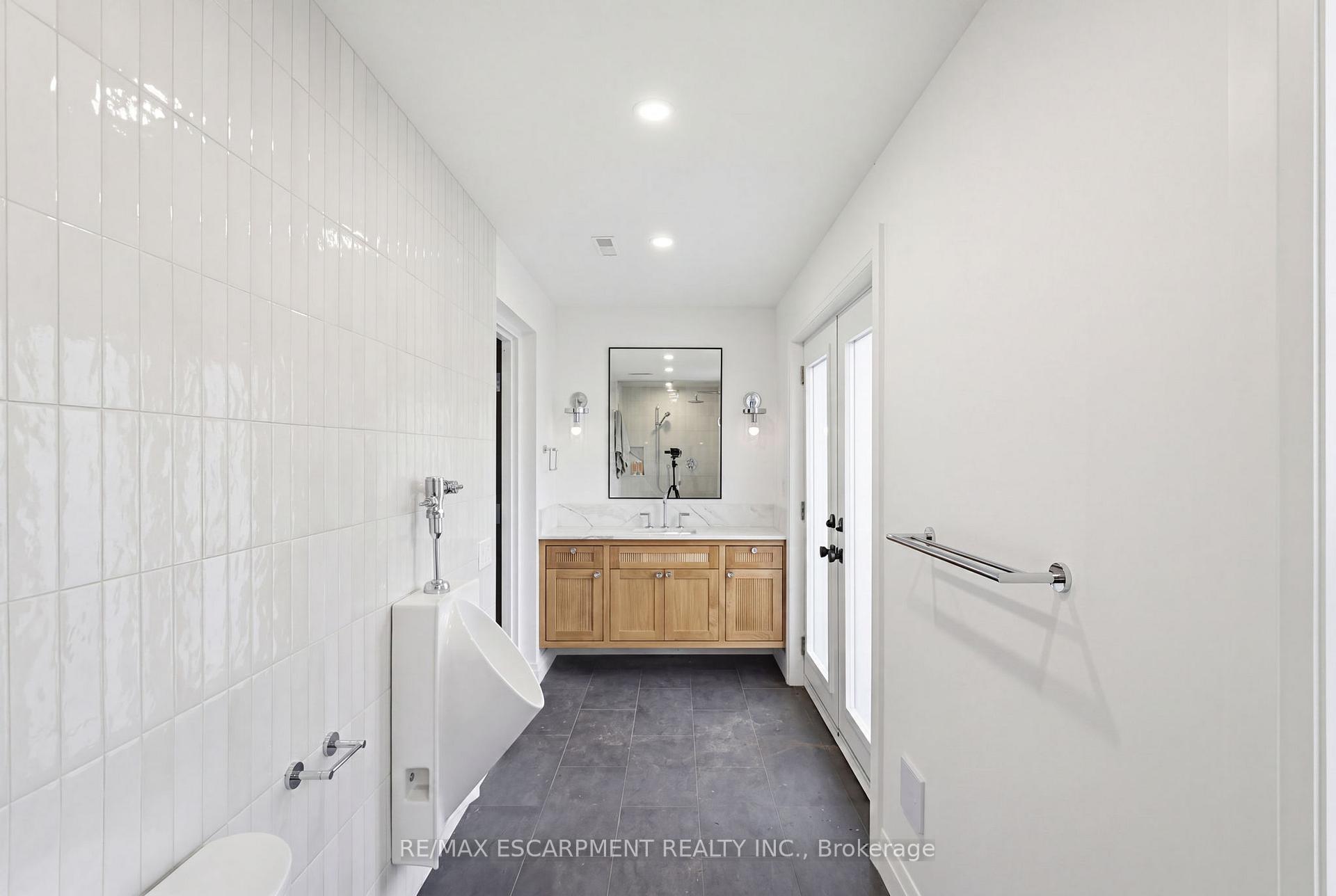 Photo 41 of 3083 Lakeshore Road, Burlington, Roseland — HOMEH