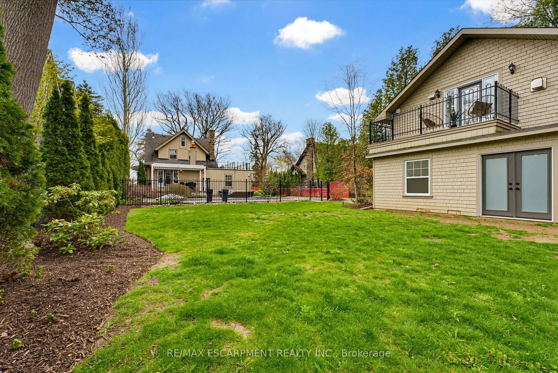 Photo 45 of 3083 Lakeshore Road, Burlington, Roseland — HOMEH