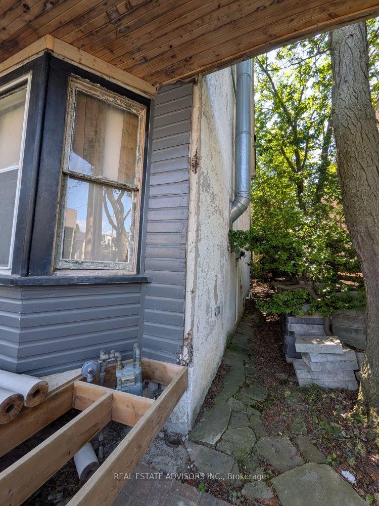 Photo 11 of 29 Thelma Avenue, Toronto, Forest Hill South — HOMEH